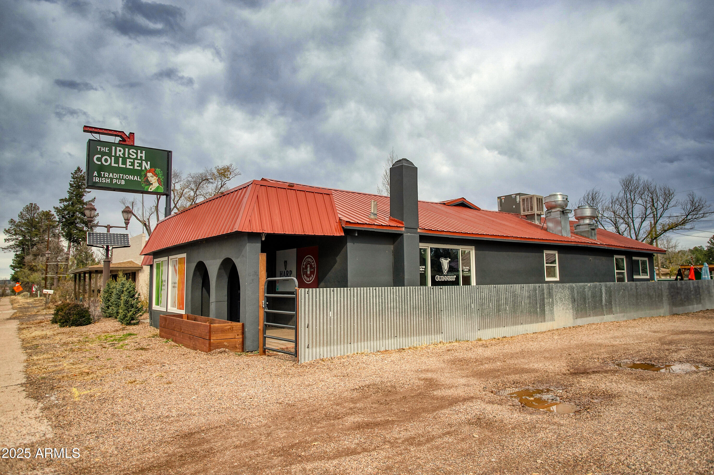 1676 W WHITE MOUNTAIN Boulevard