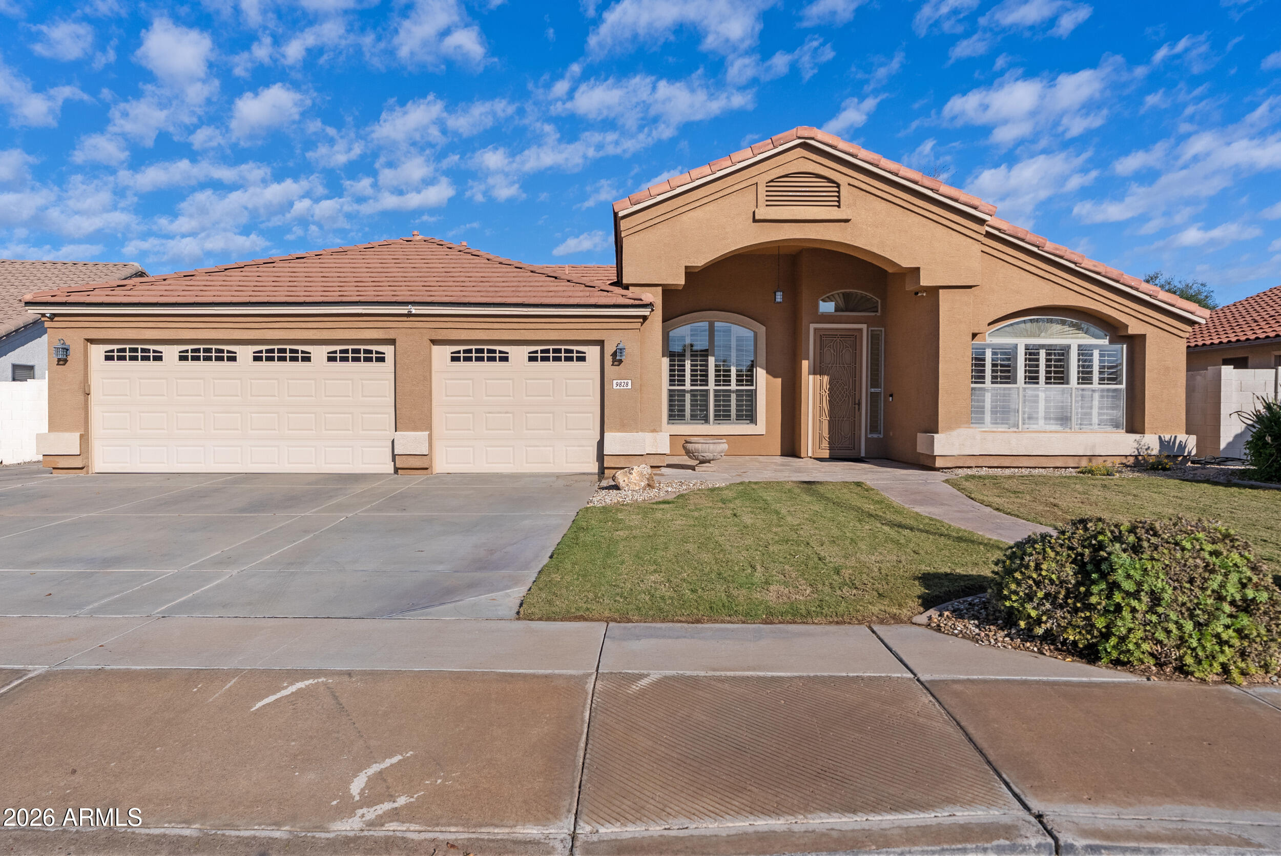 9828 E PANTERA Avenue