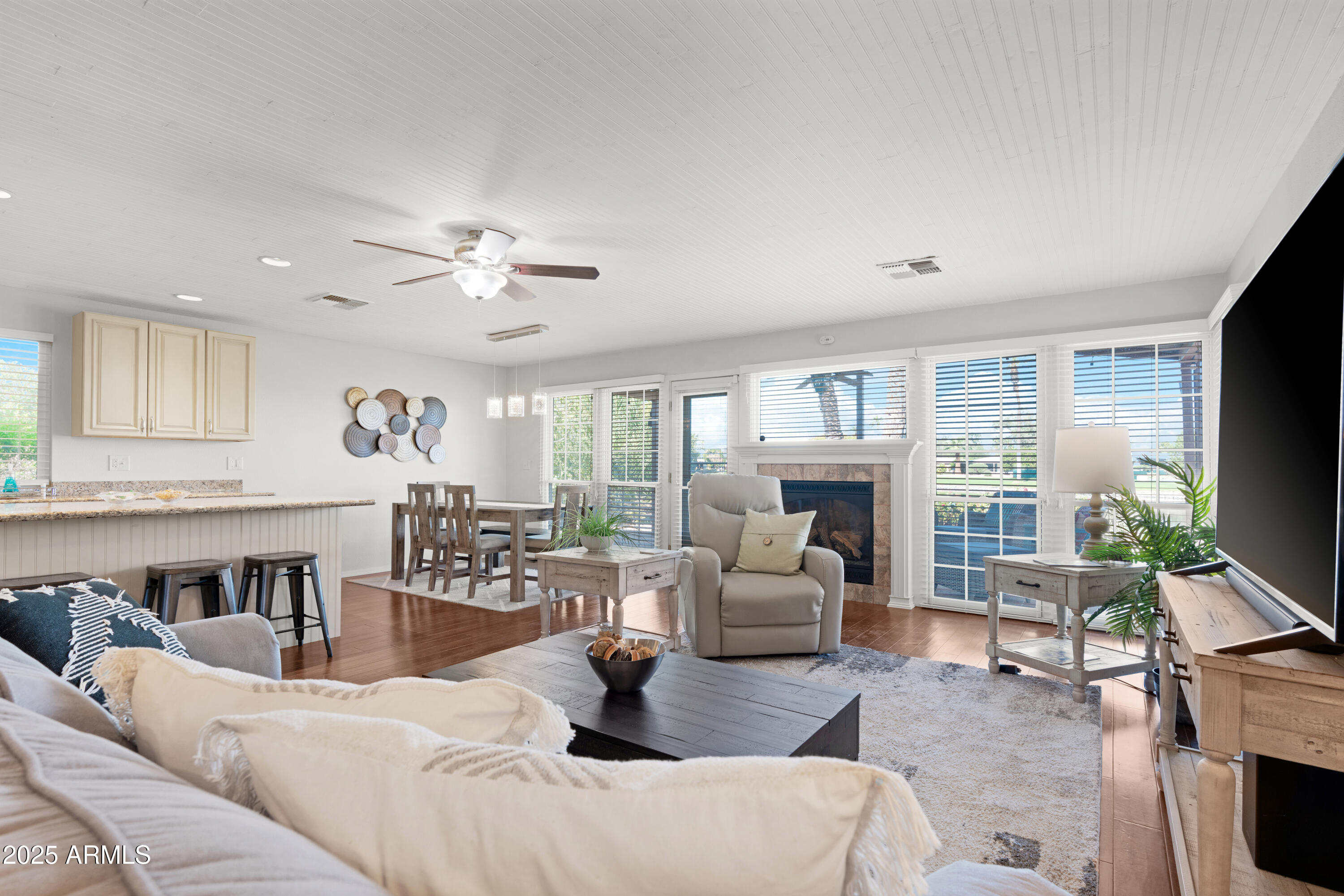 9102 E LAKEVIEW Drive