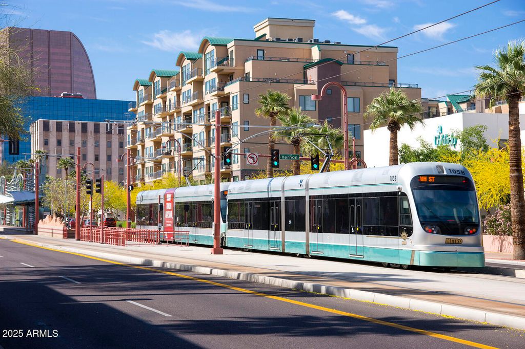 Photo of 17 W Vernon Avenue #111, Phoenix, AZ 85003 (MLS # 6924995)
