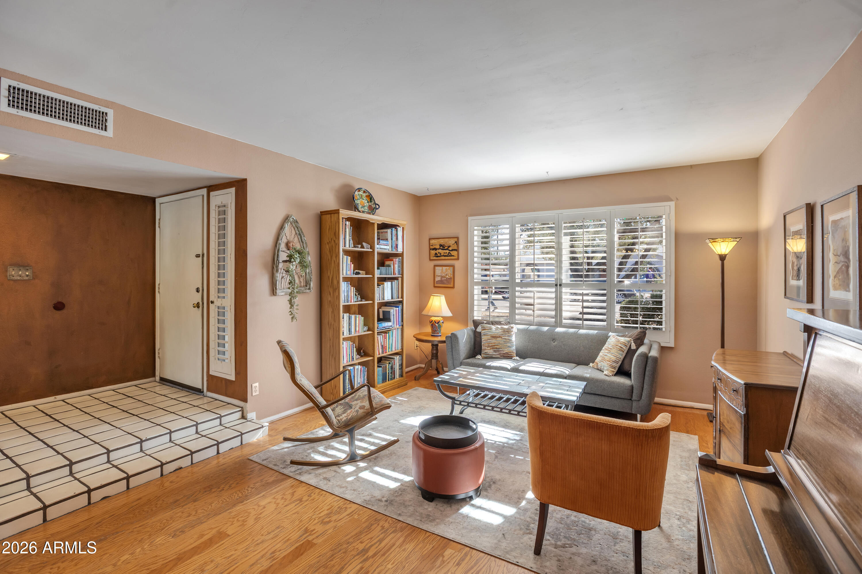 2638 E DESERT COVE Avenue