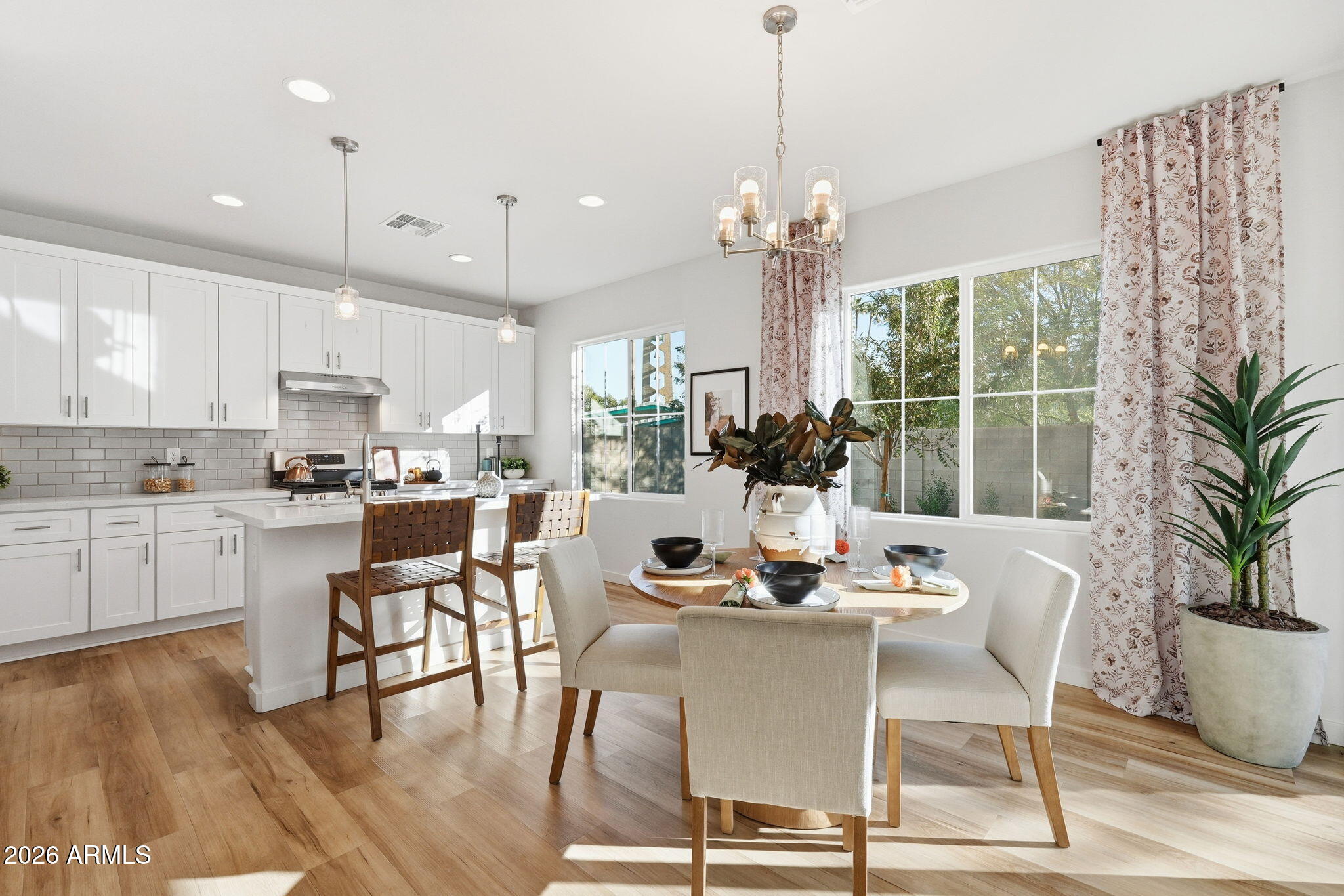 1527 W SIERRA VISTA Drive