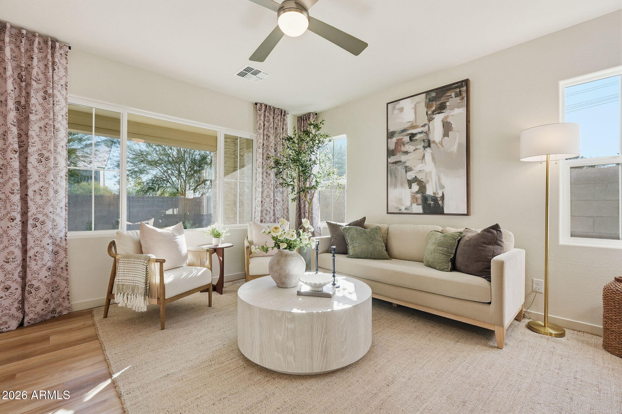 1527 W SIERRA VISTA Drive