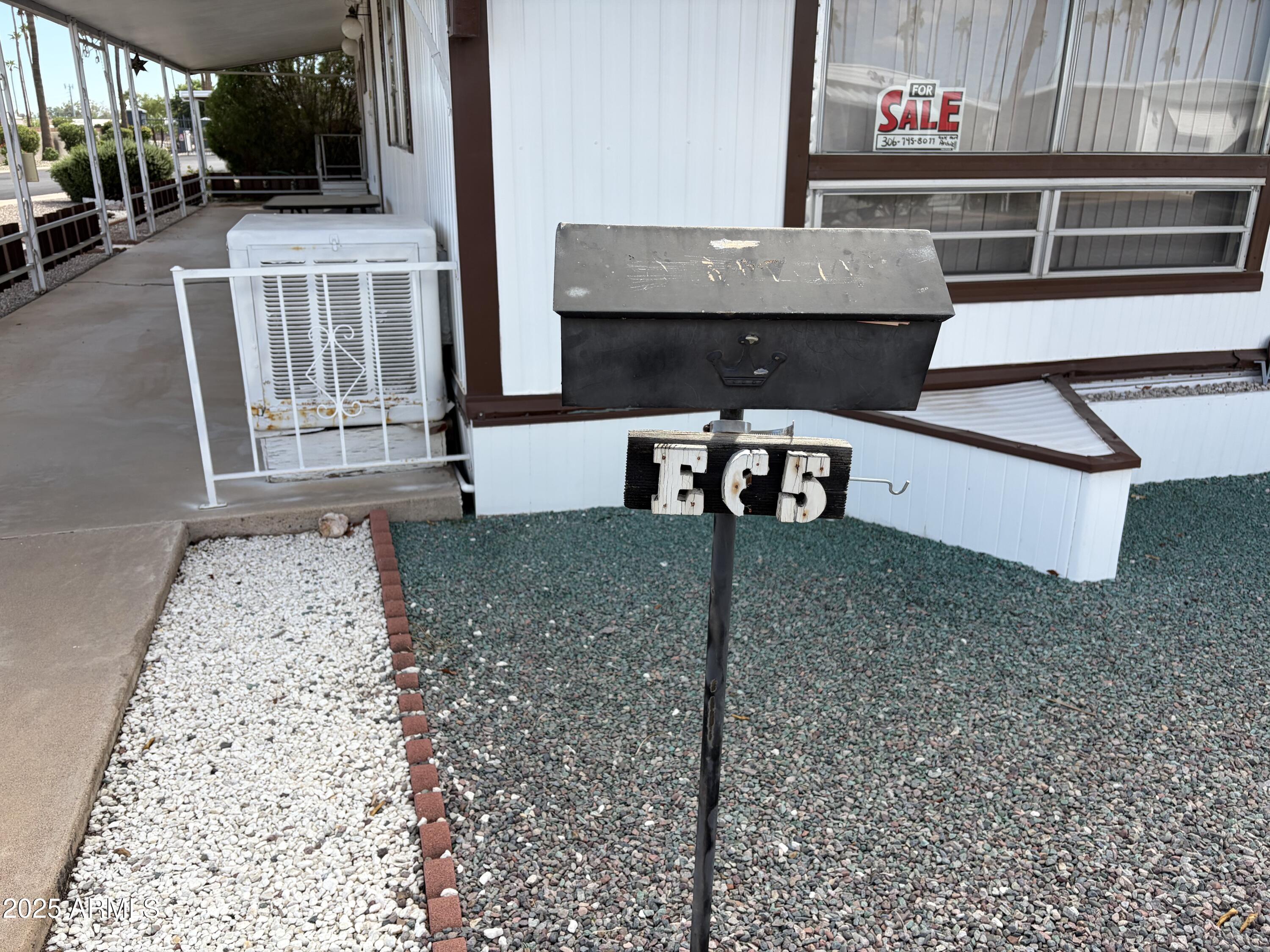 150 S Windsor -- E65