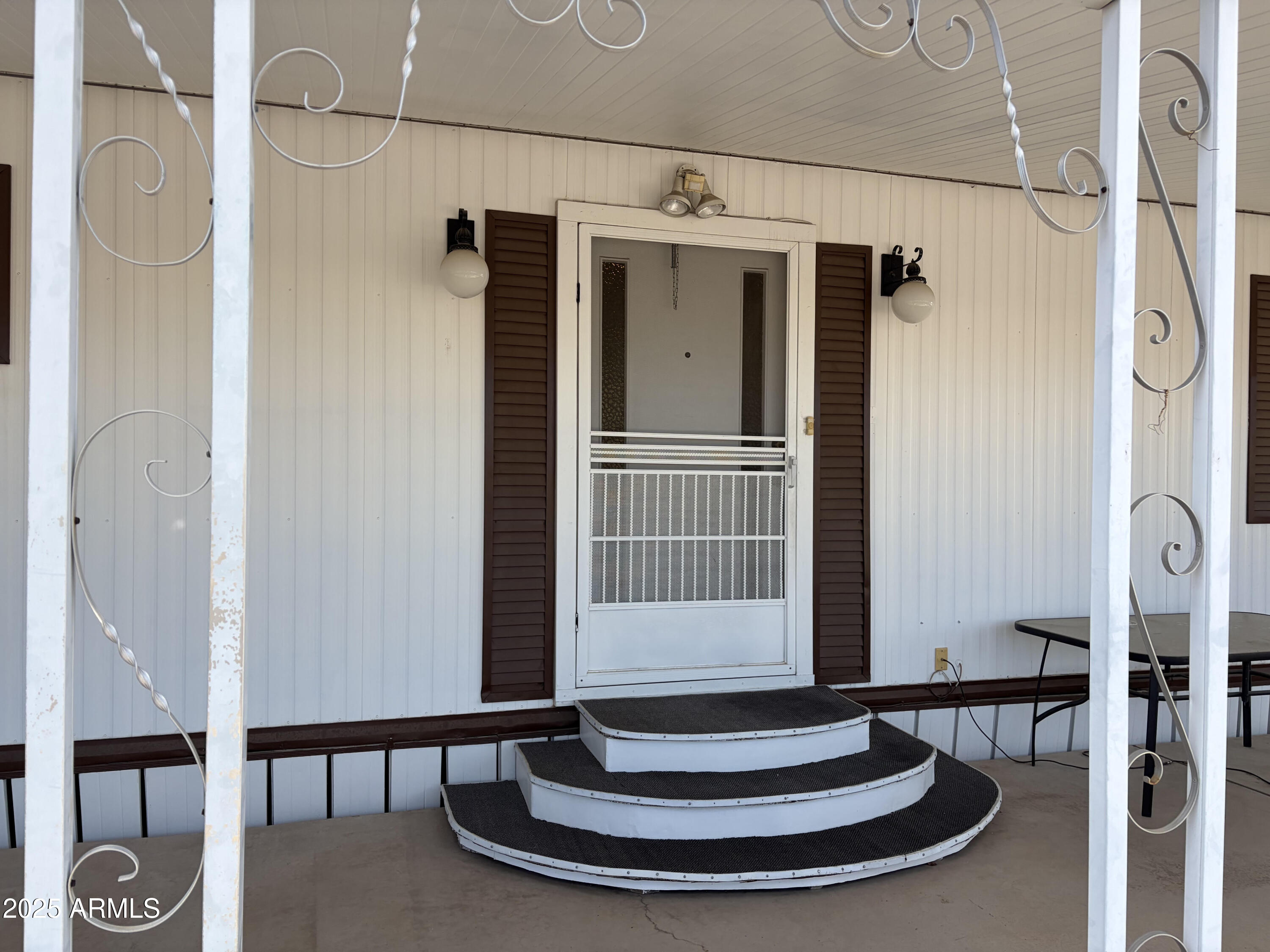 150 S Windsor -- E65