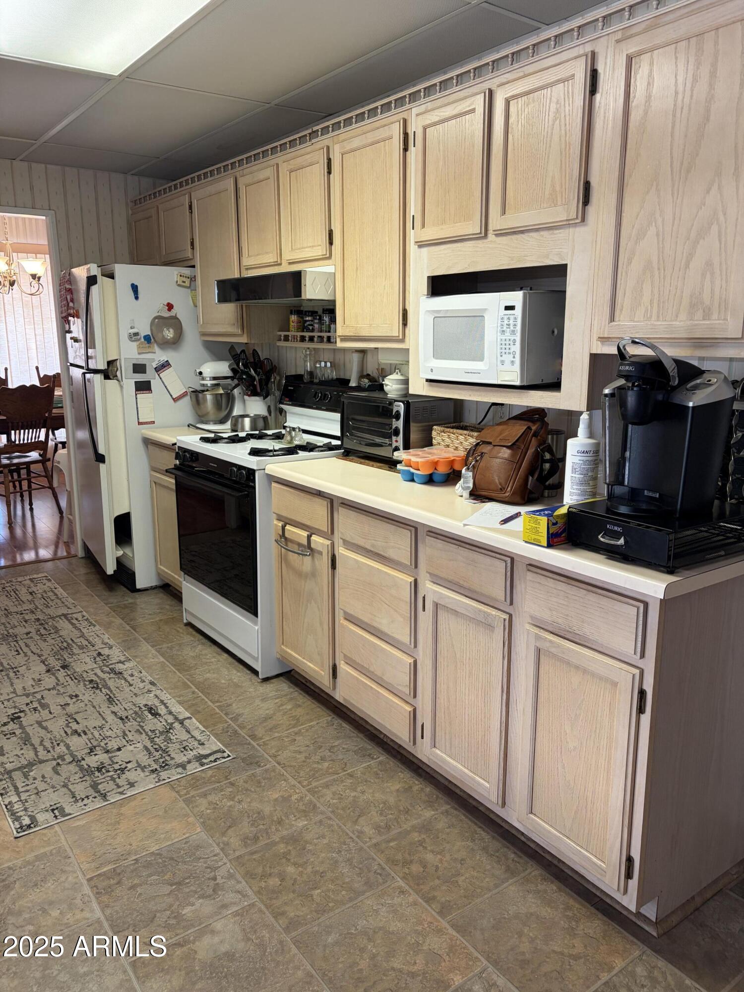 150 S Windsor -- E65