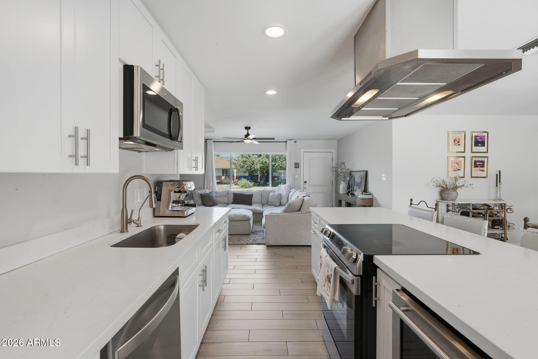 8601 E WINDSOR Avenue E