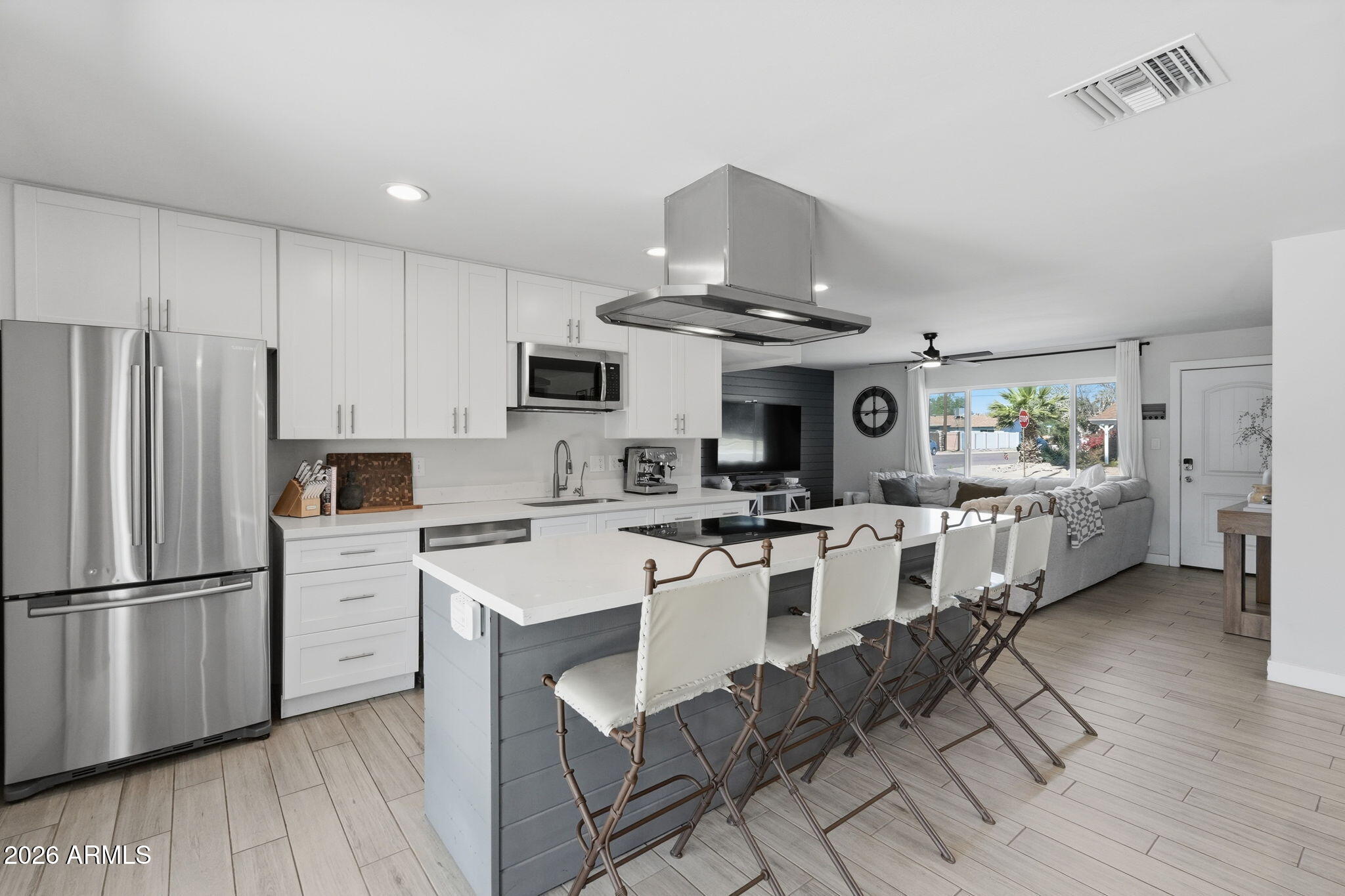 8601 E WINDSOR Avenue E