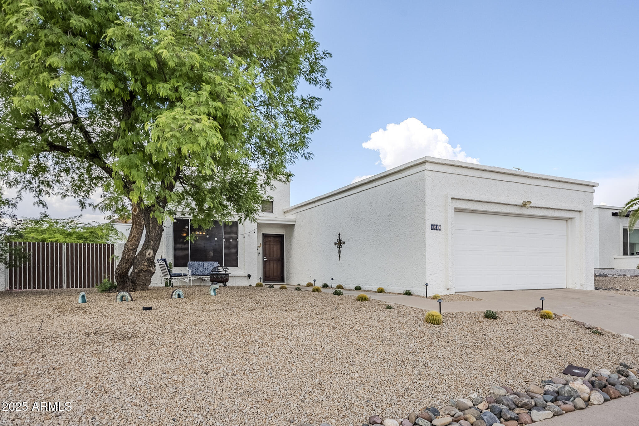 1216 E ROWLANDS Lane