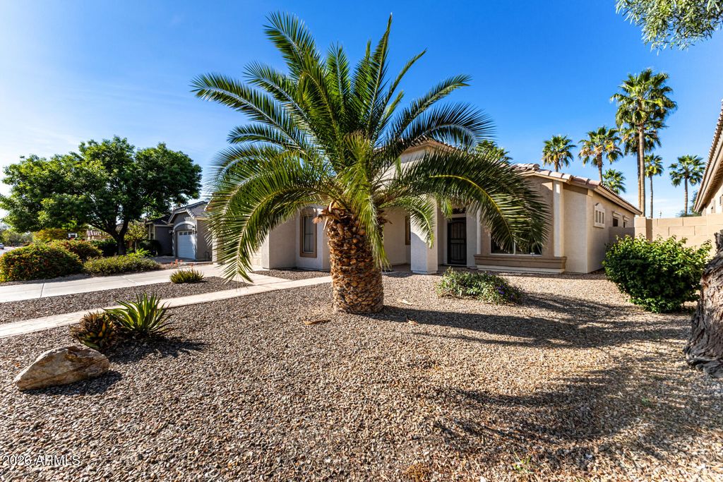 Photo of 240 W Brooks Street, Gilbert, AZ 85233 (MLS # 7000985)