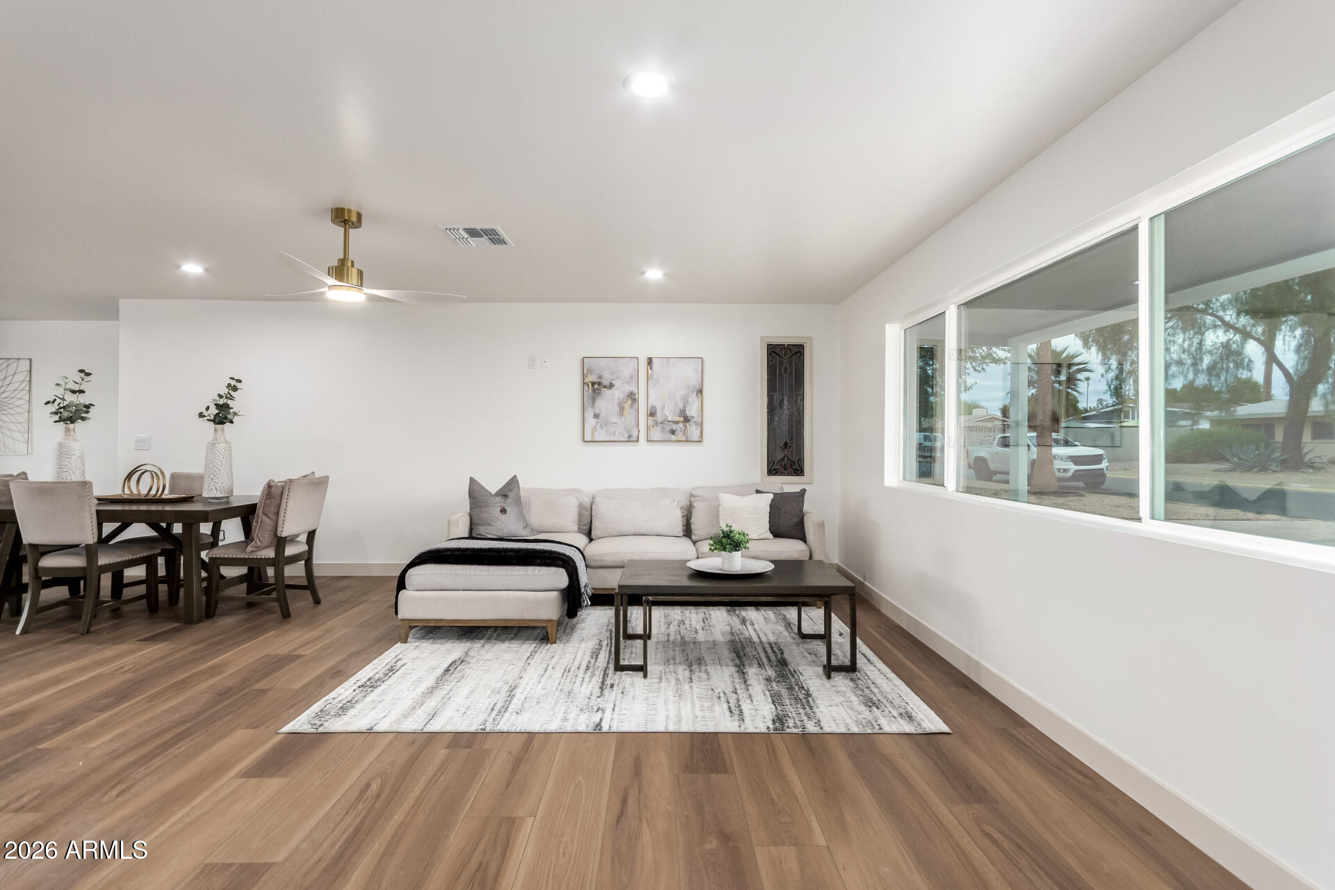 832 S SARANAC Avenue