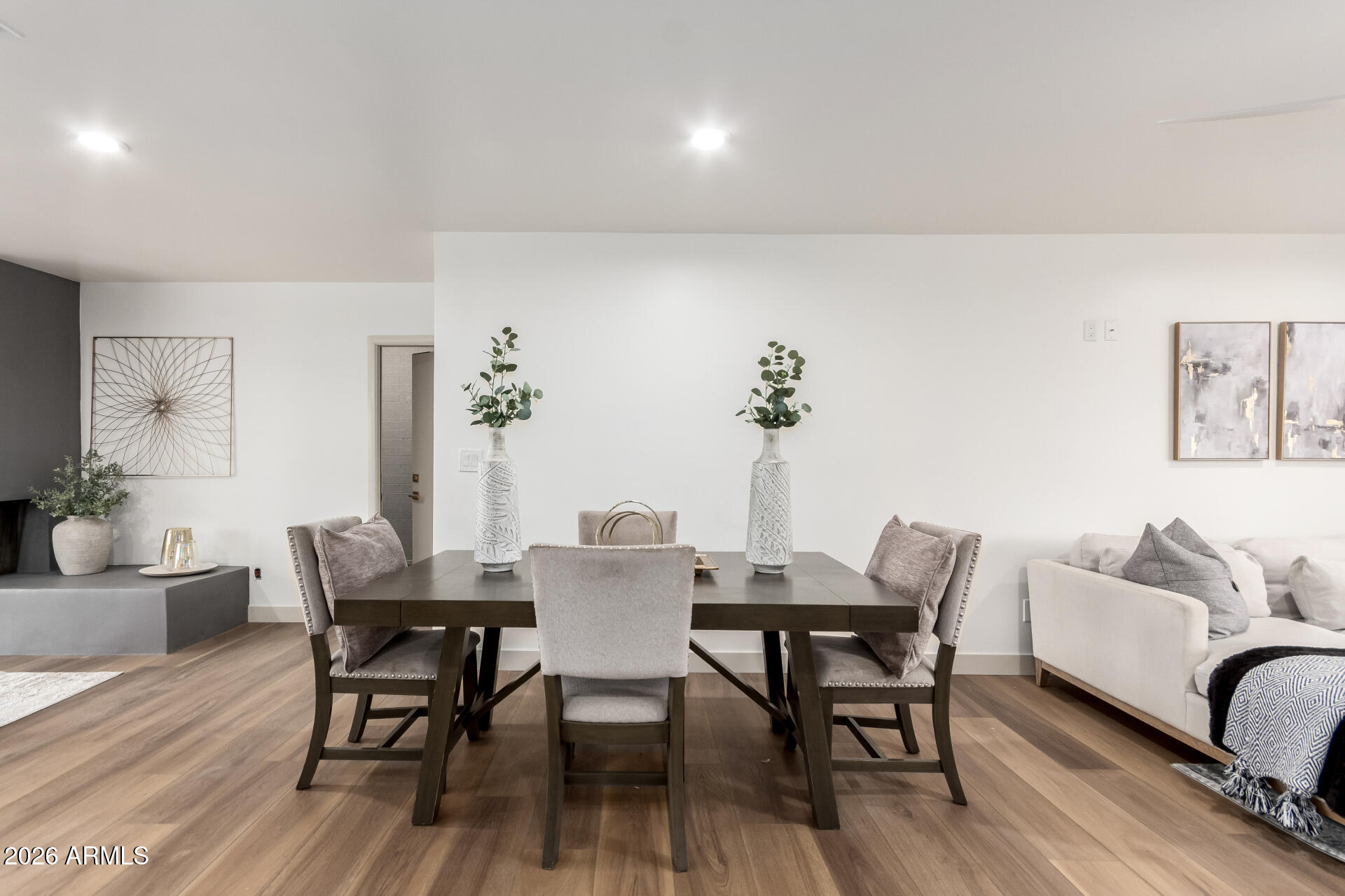 832 S SARANAC Avenue