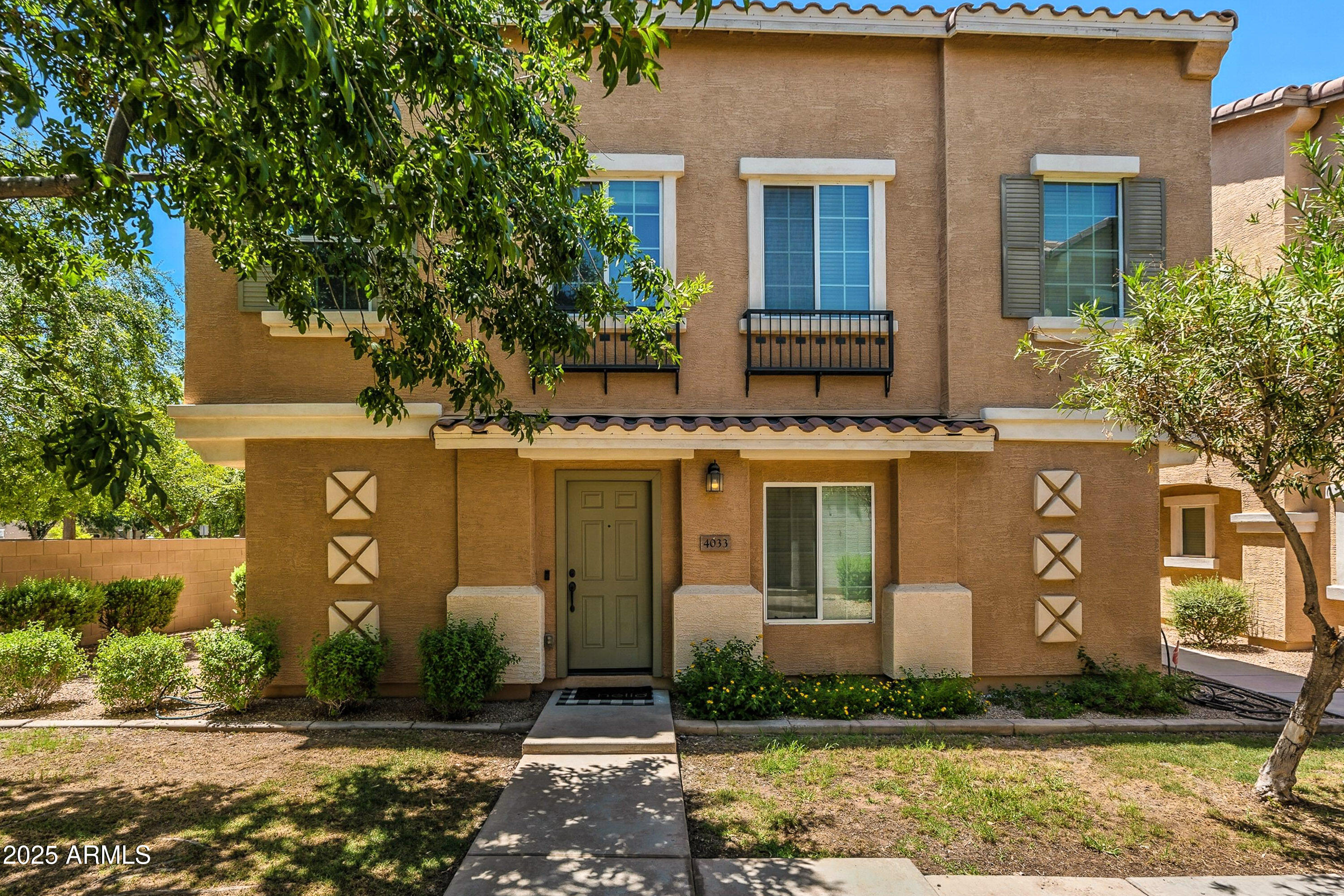 4033 E WINDSOR Drive