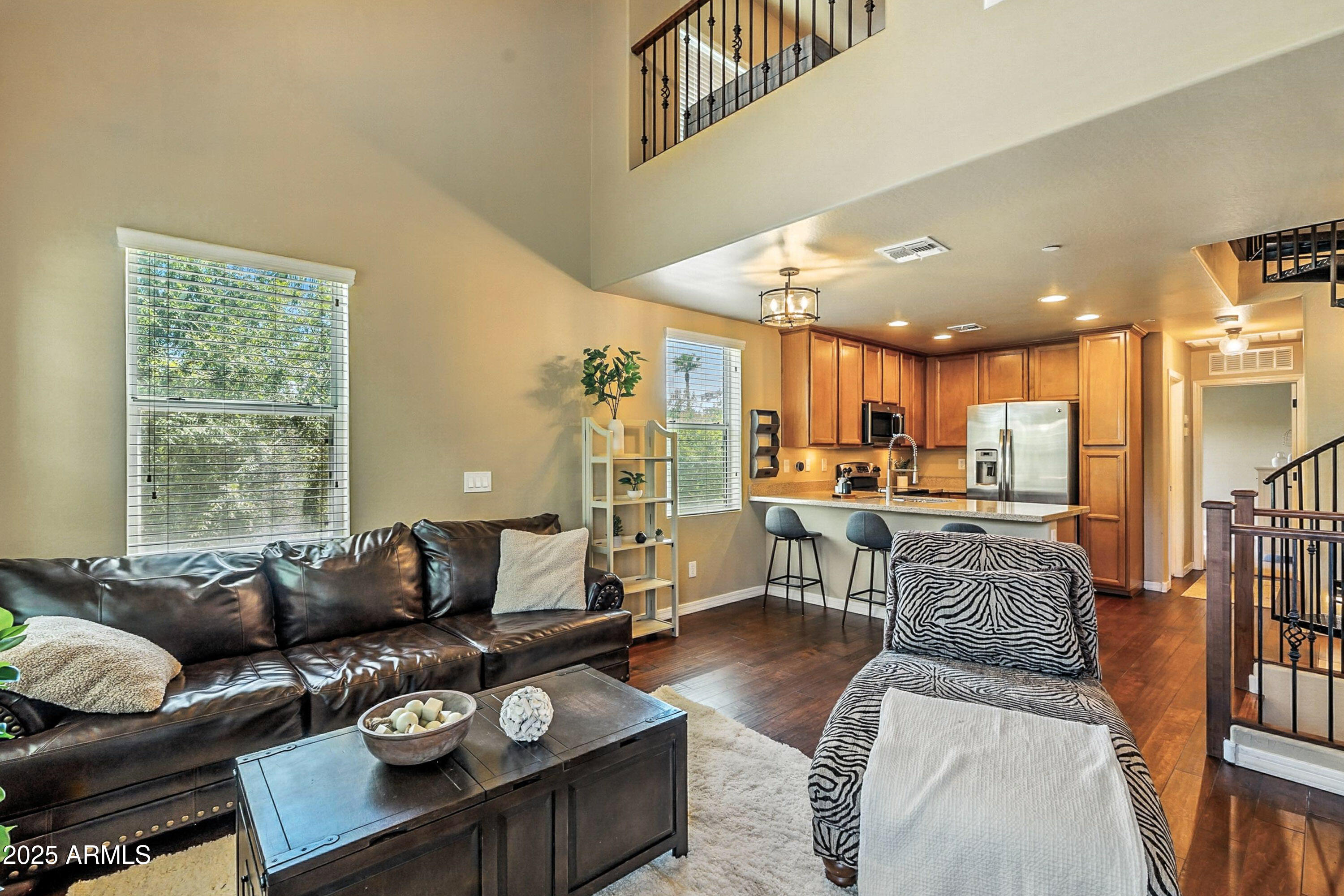 4033 E WINDSOR Drive