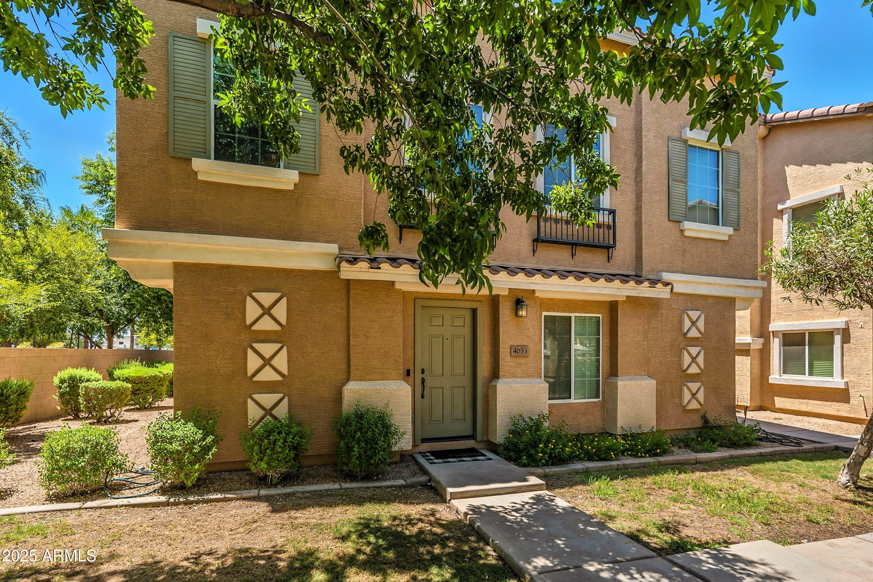 4033 E WINDSOR Drive