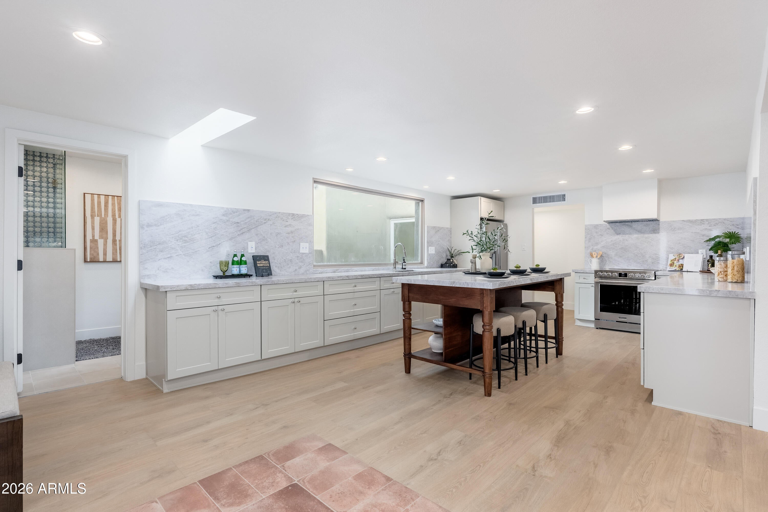 18017 N EVERSON Drive