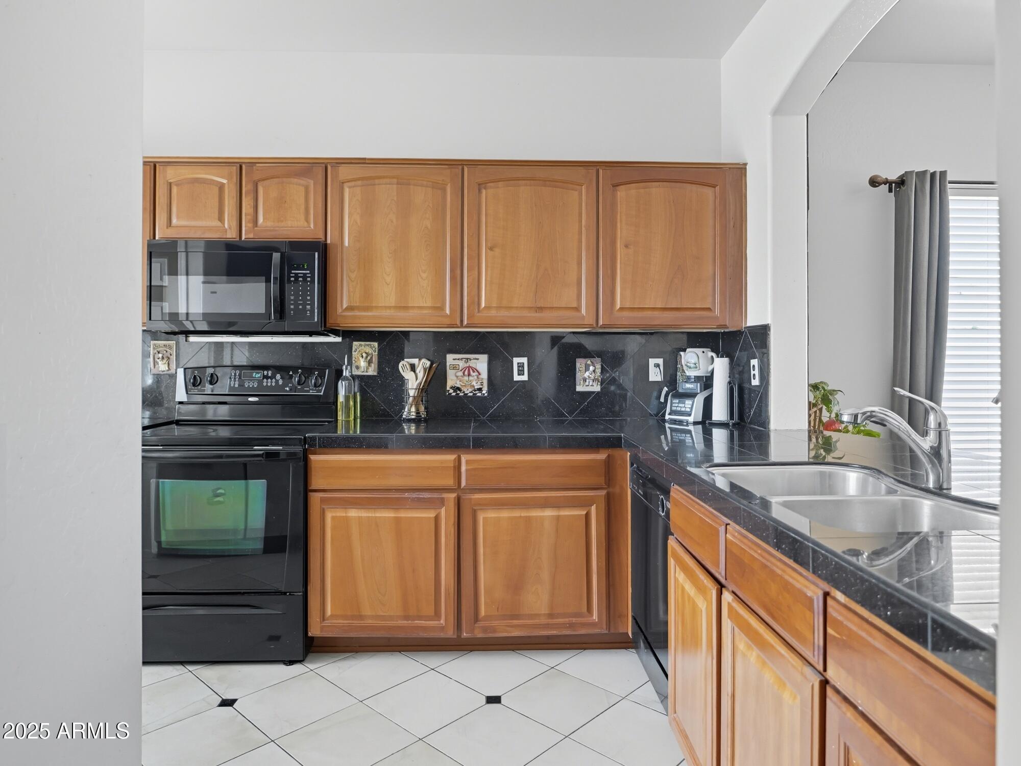 9336 W RAYMOND Street