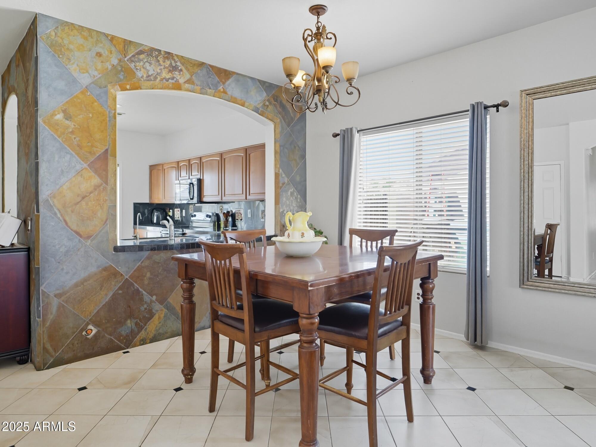 9336 W RAYMOND Street