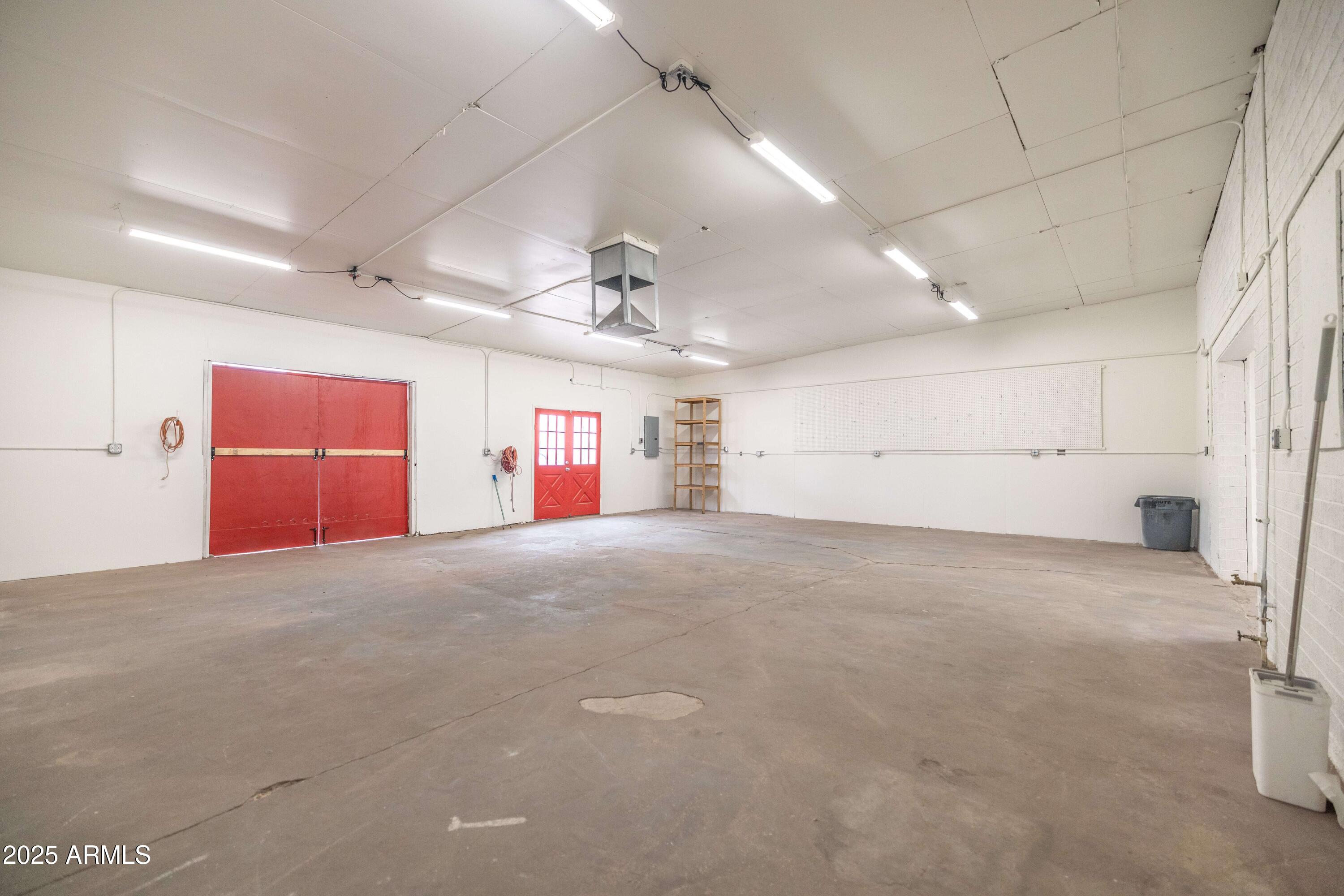 2423 W CAMPBELL Avenue