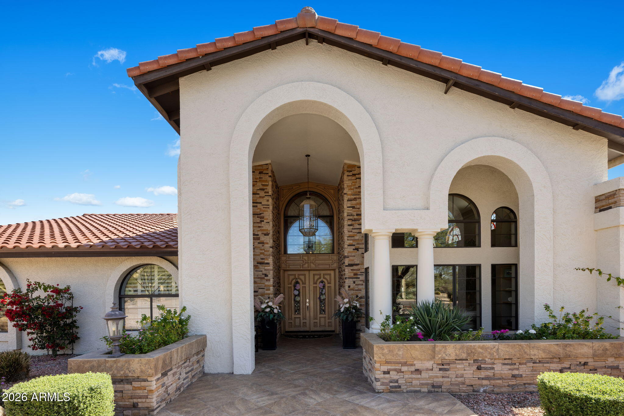 8119 E PARKVIEW Lane