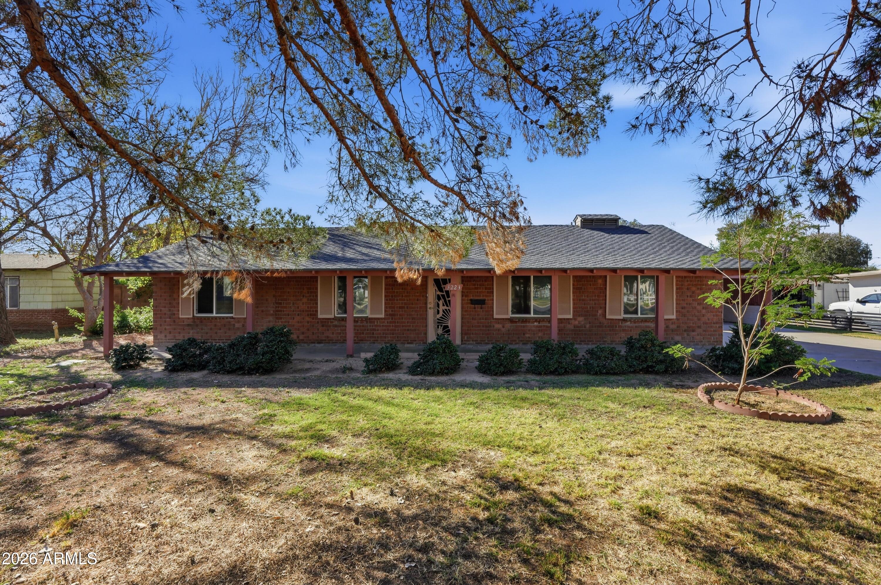 3223 E WELDON Avenue