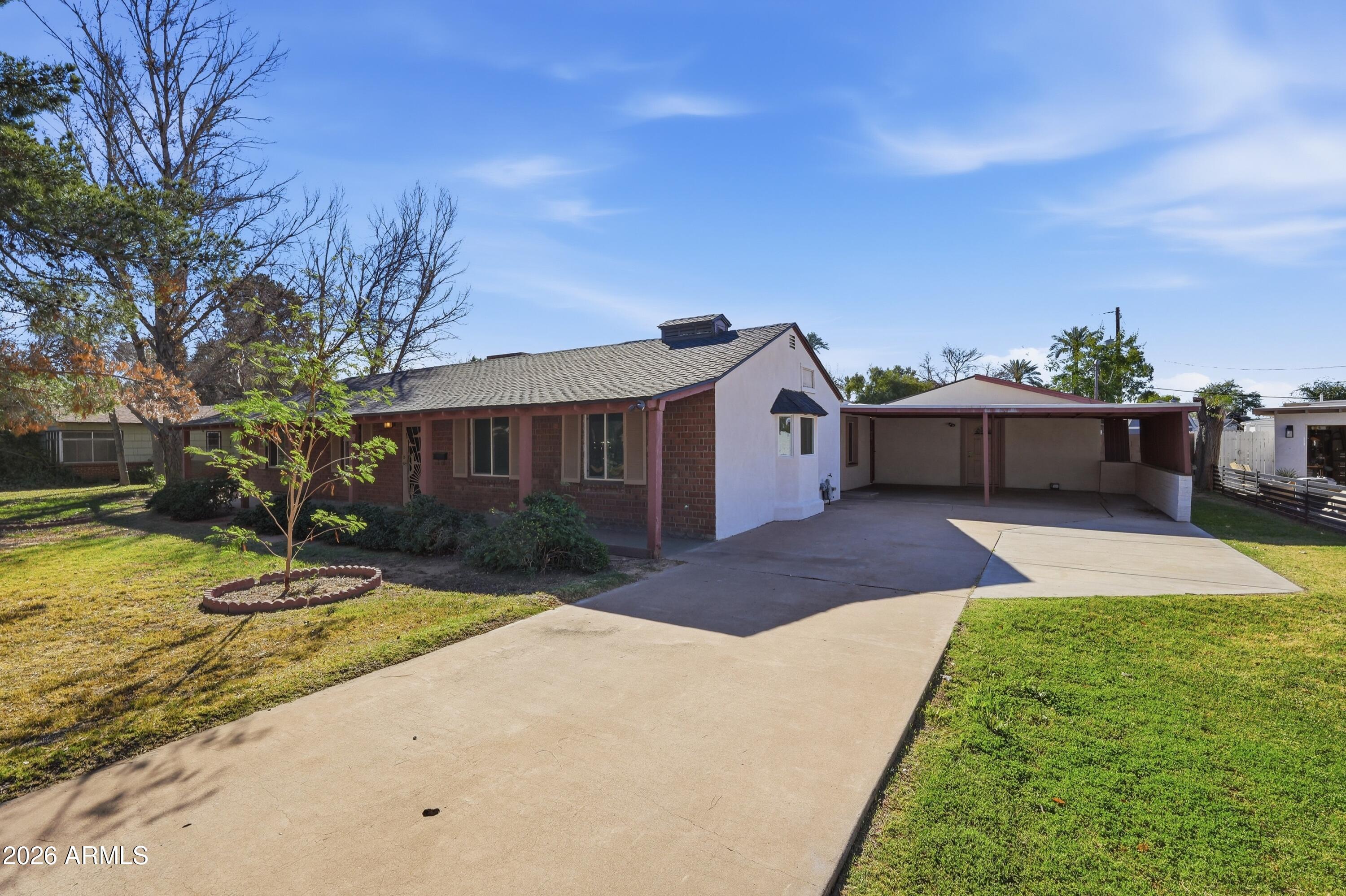 3223 E WELDON Avenue