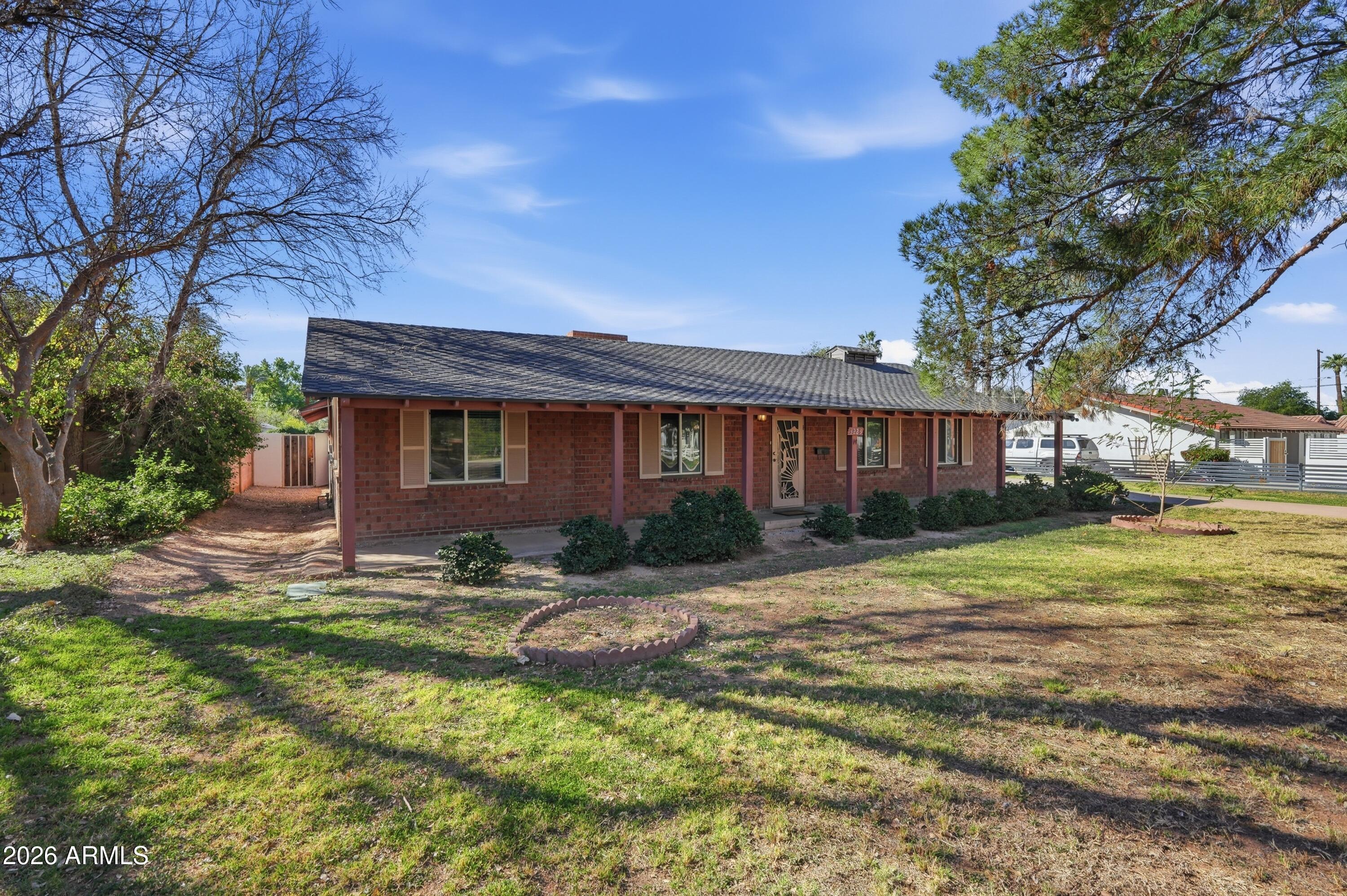 3223 E WELDON Avenue