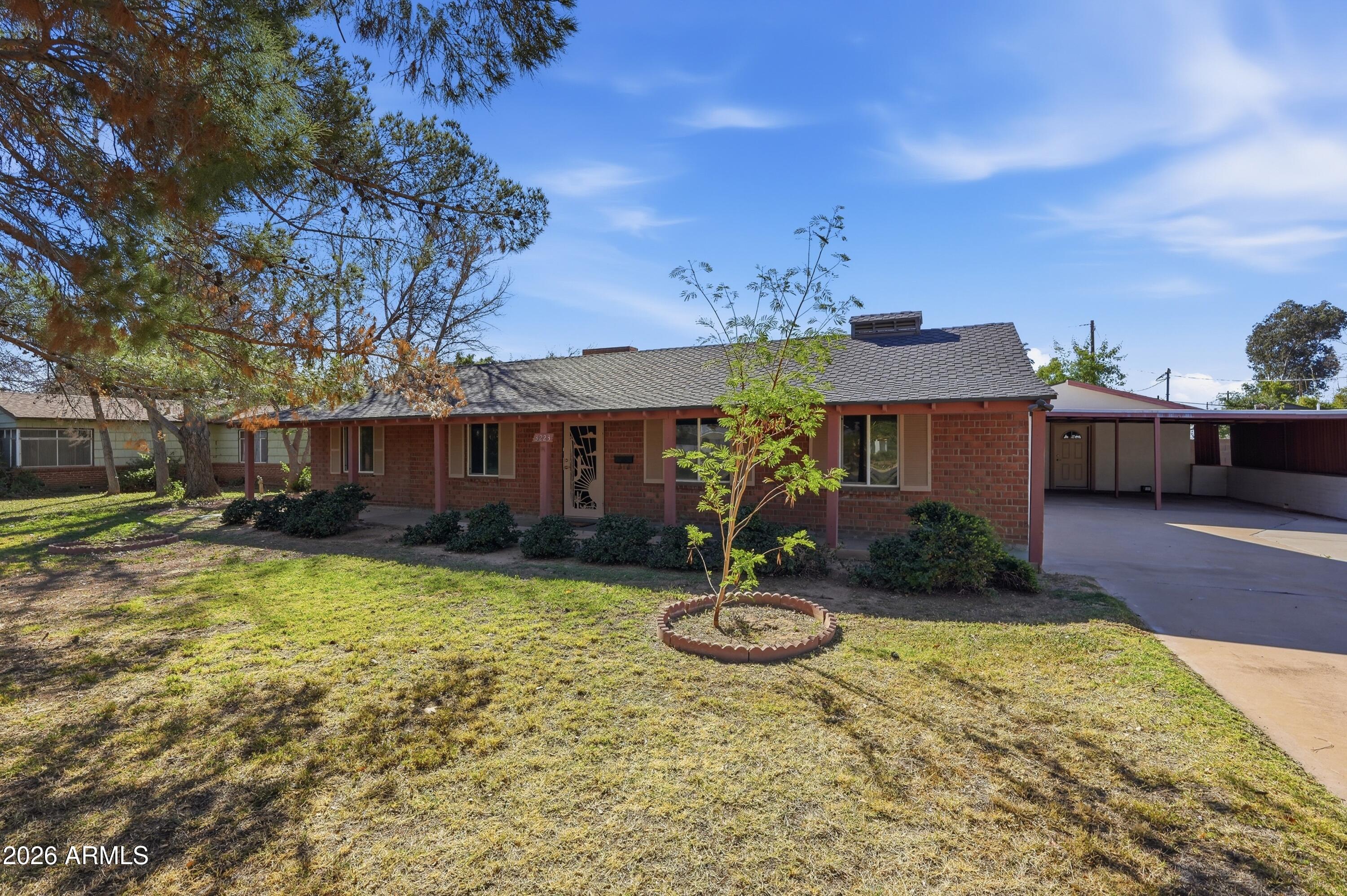 3223 E WELDON Avenue