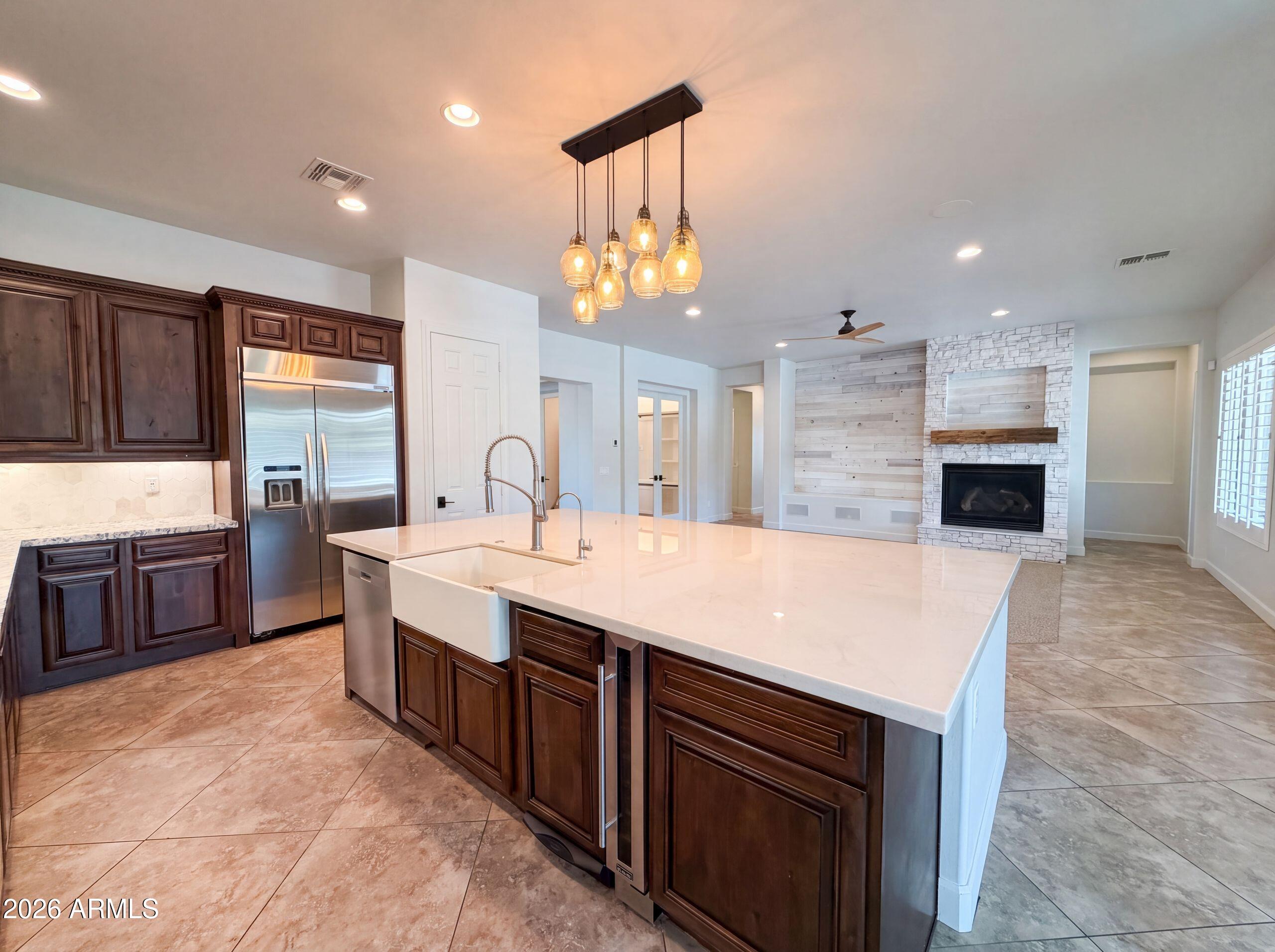 3736 N ACACIA Crossing