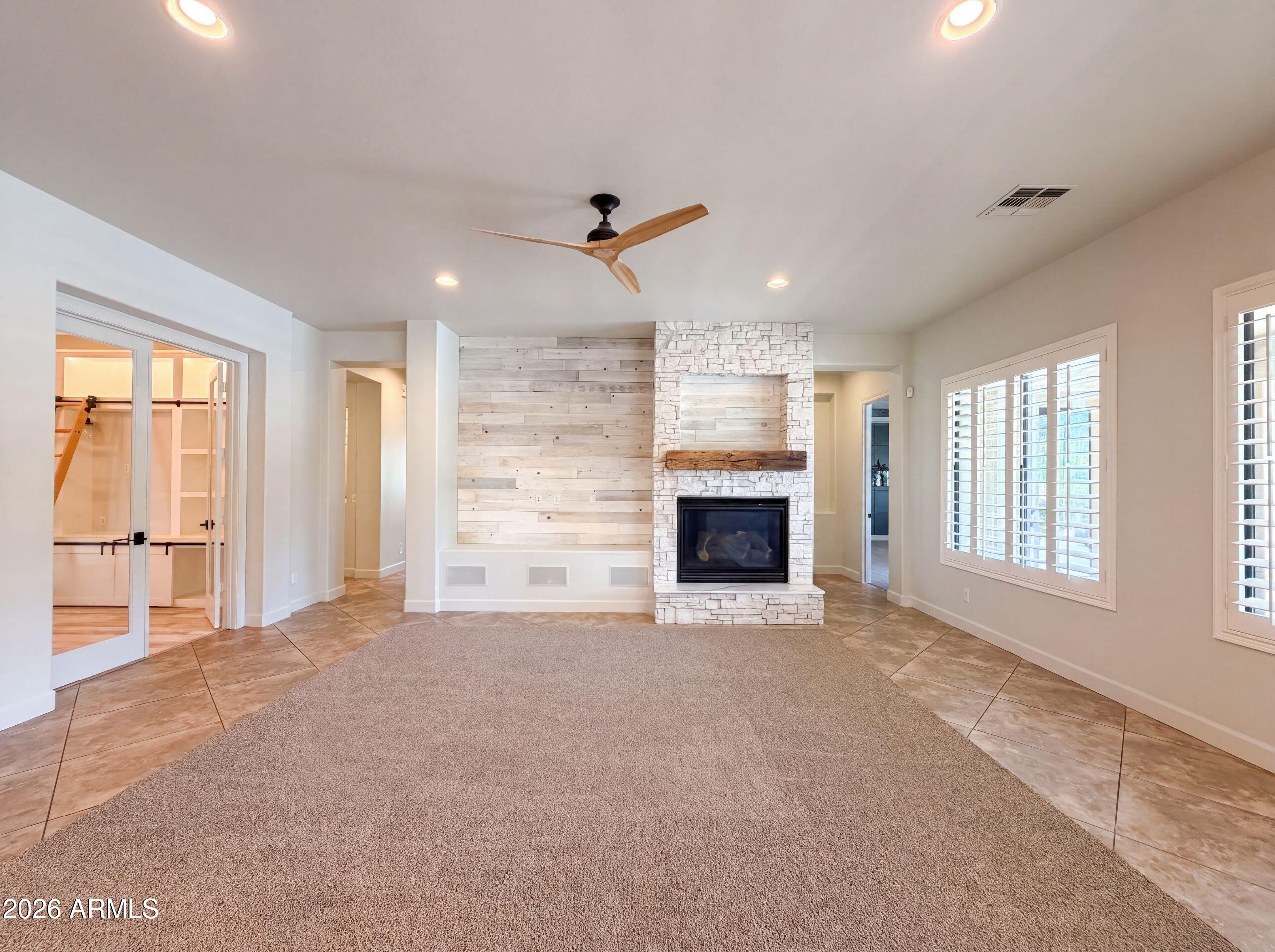 3736 N ACACIA Crossing