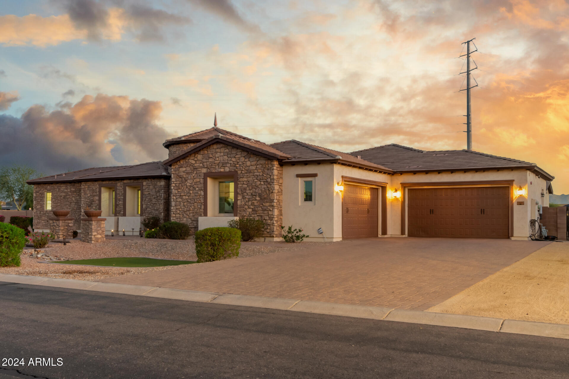 3105 E FRUITVALE Court