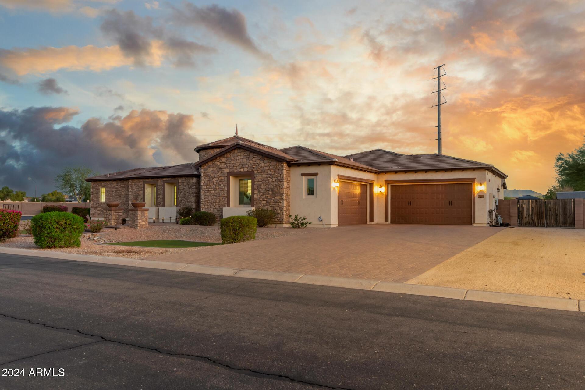 3105 E FRUITVALE Court