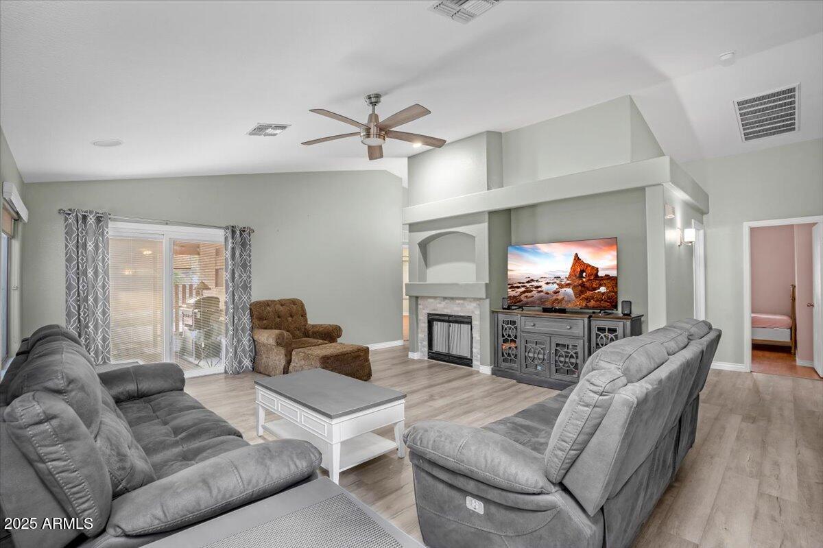 1123 N AGAVE Street
