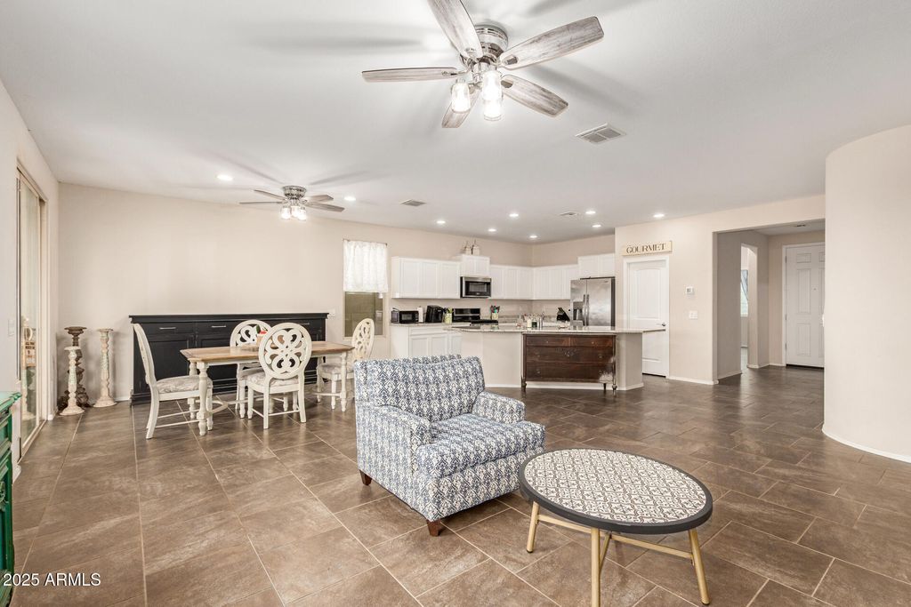Photo of 800 W Danish Red Trail, San Tan Valley, AZ 85143 (MLS # 6933365)