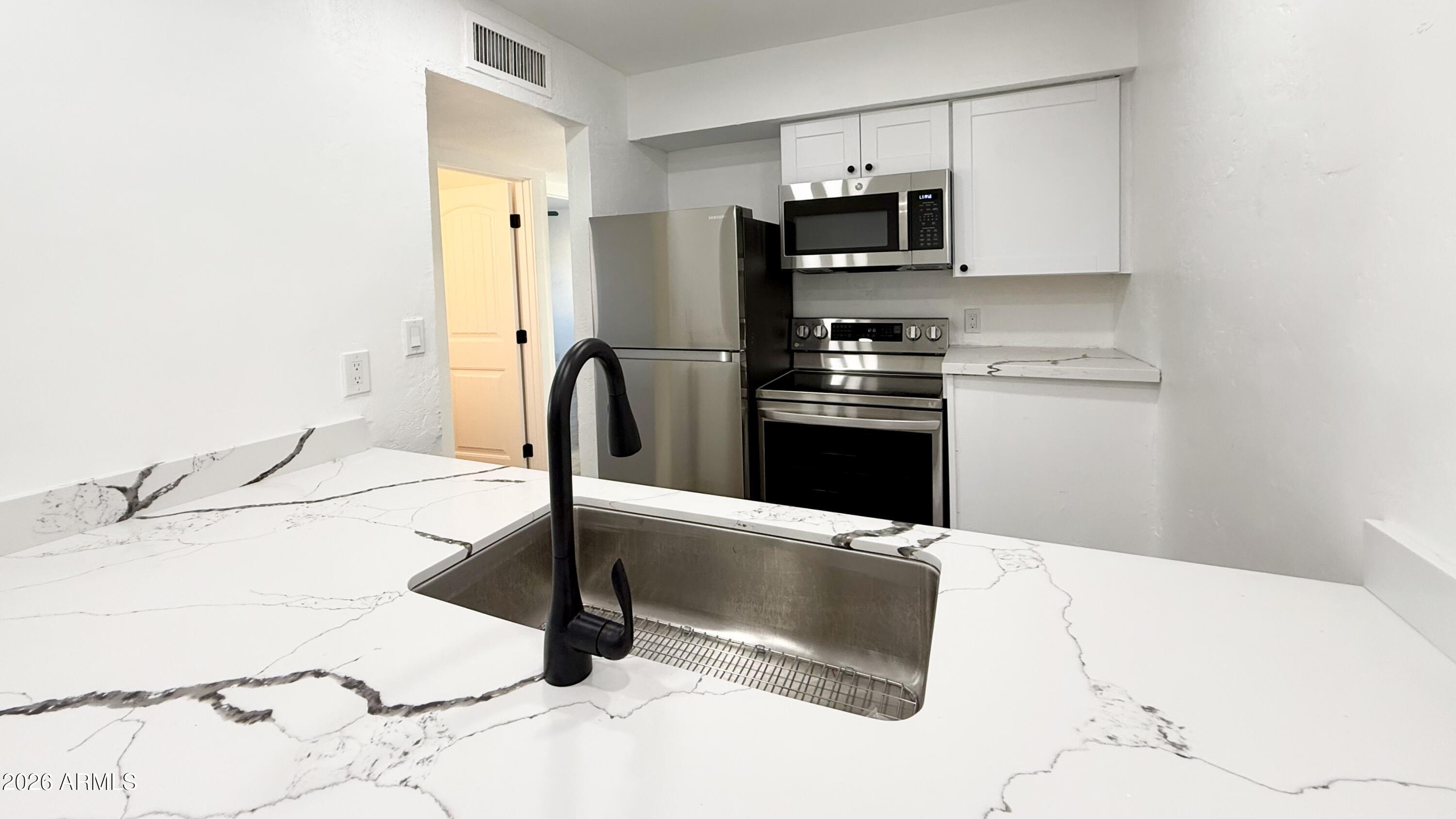 2739 E TAMARISK Avenue 1