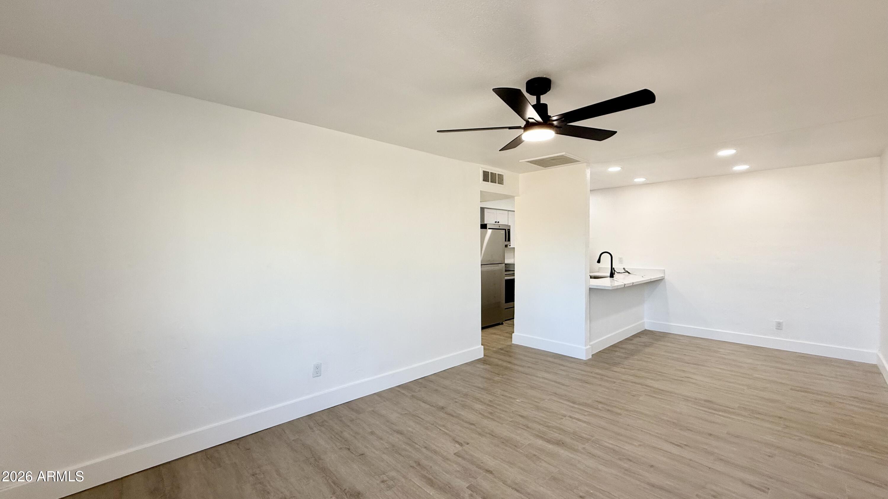 2739 E TAMARISK Avenue 1