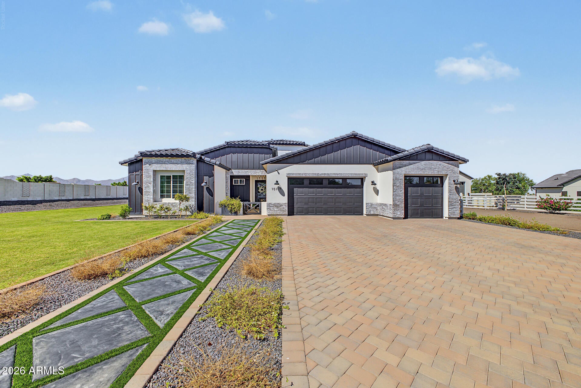 10114 S 32nd Drive