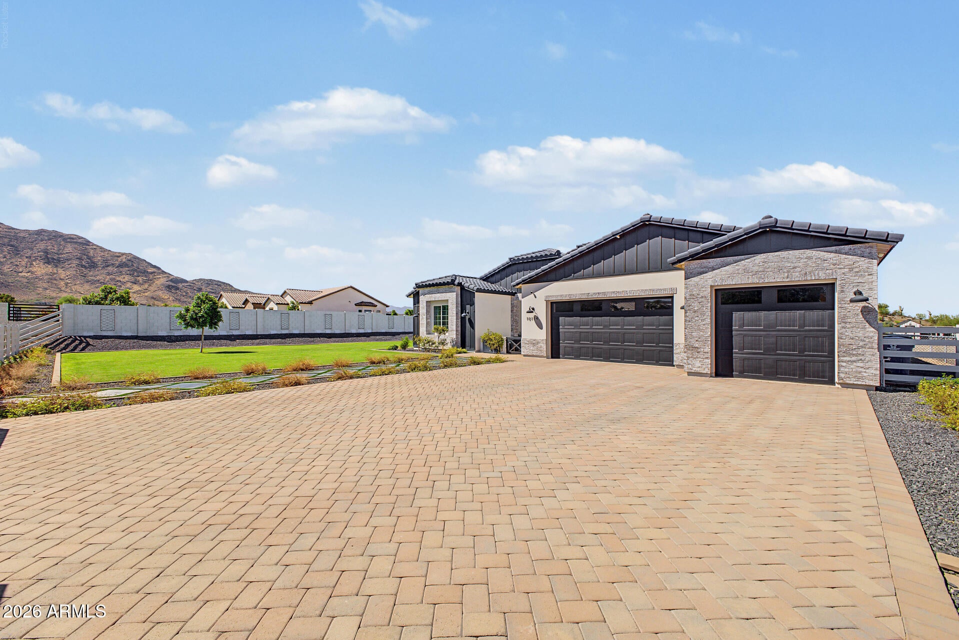 10114 S 32nd Drive