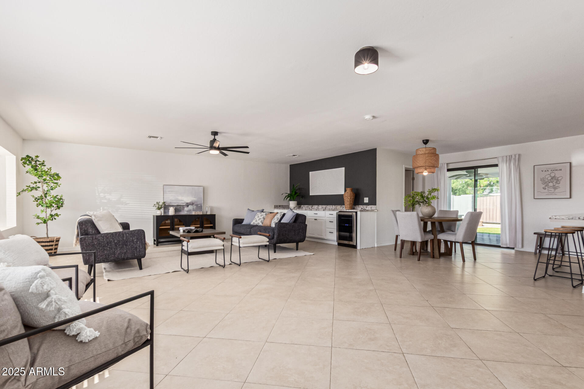 8124 E MITCHELL Drive