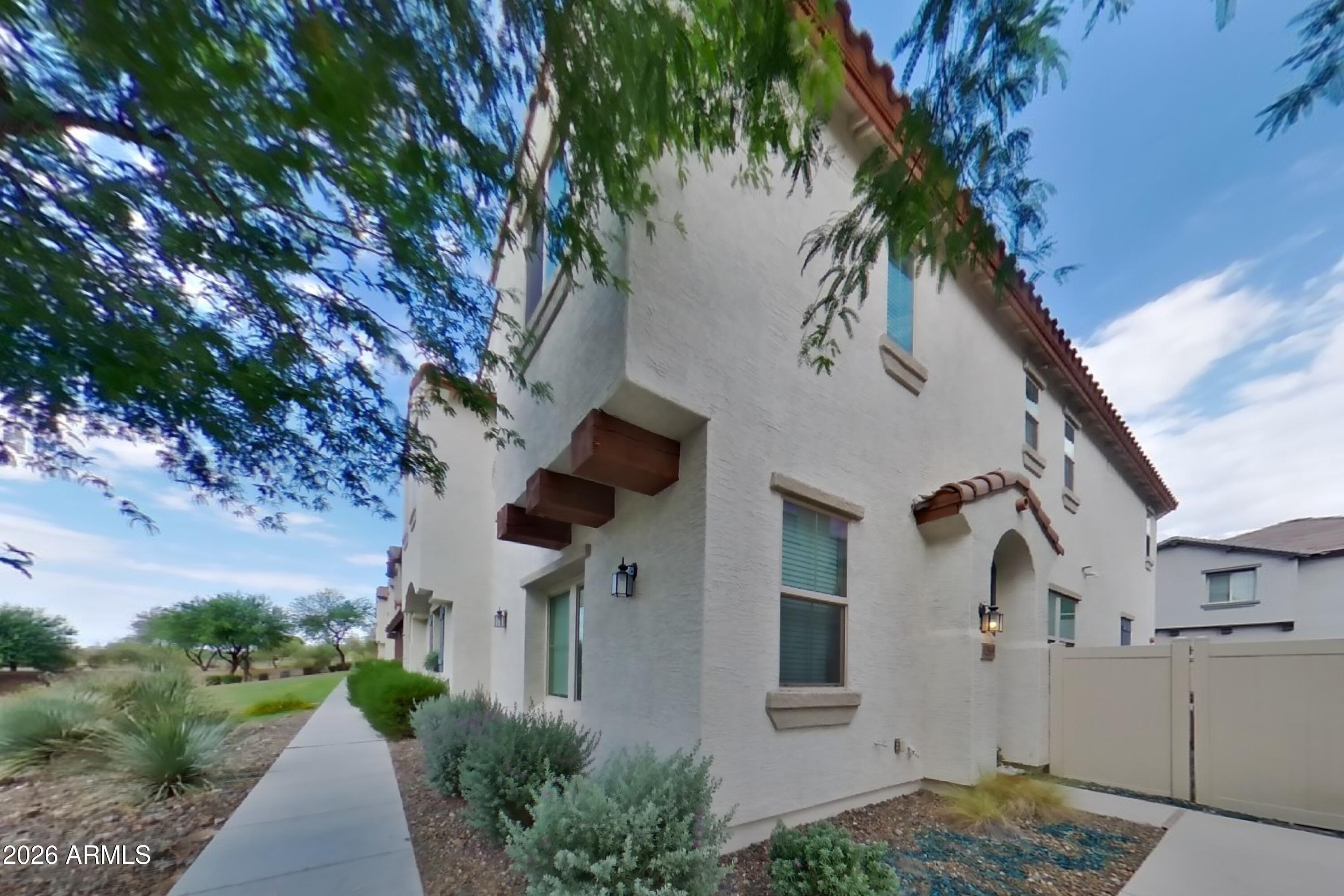 Photo 1 of 16 — 12565 W LINDBERGH Drive W, Peoria, AZ 85383