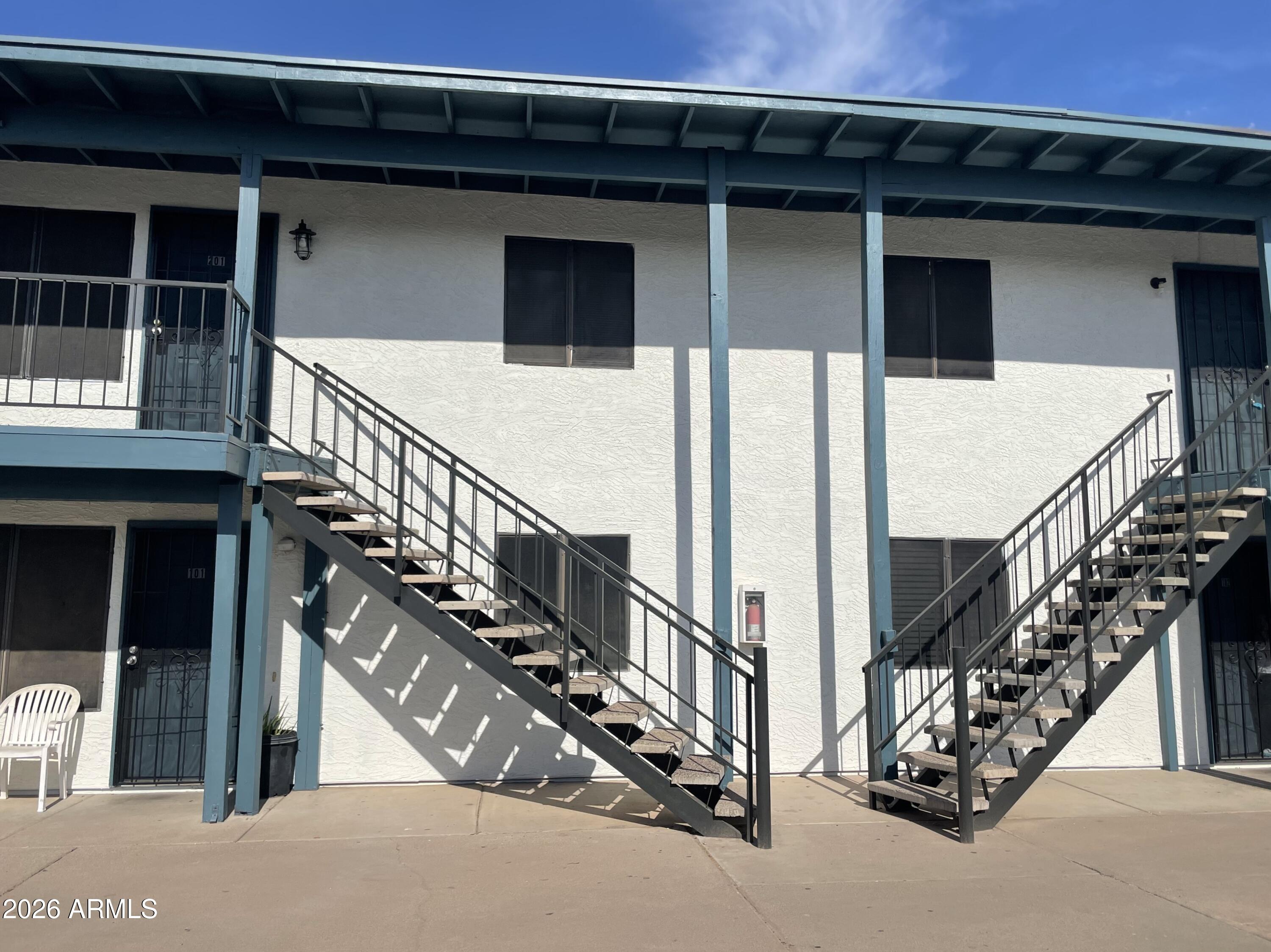 2223 W DORA Street
