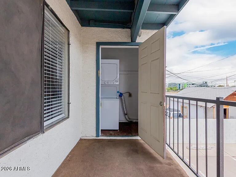 2223 W DORA Street