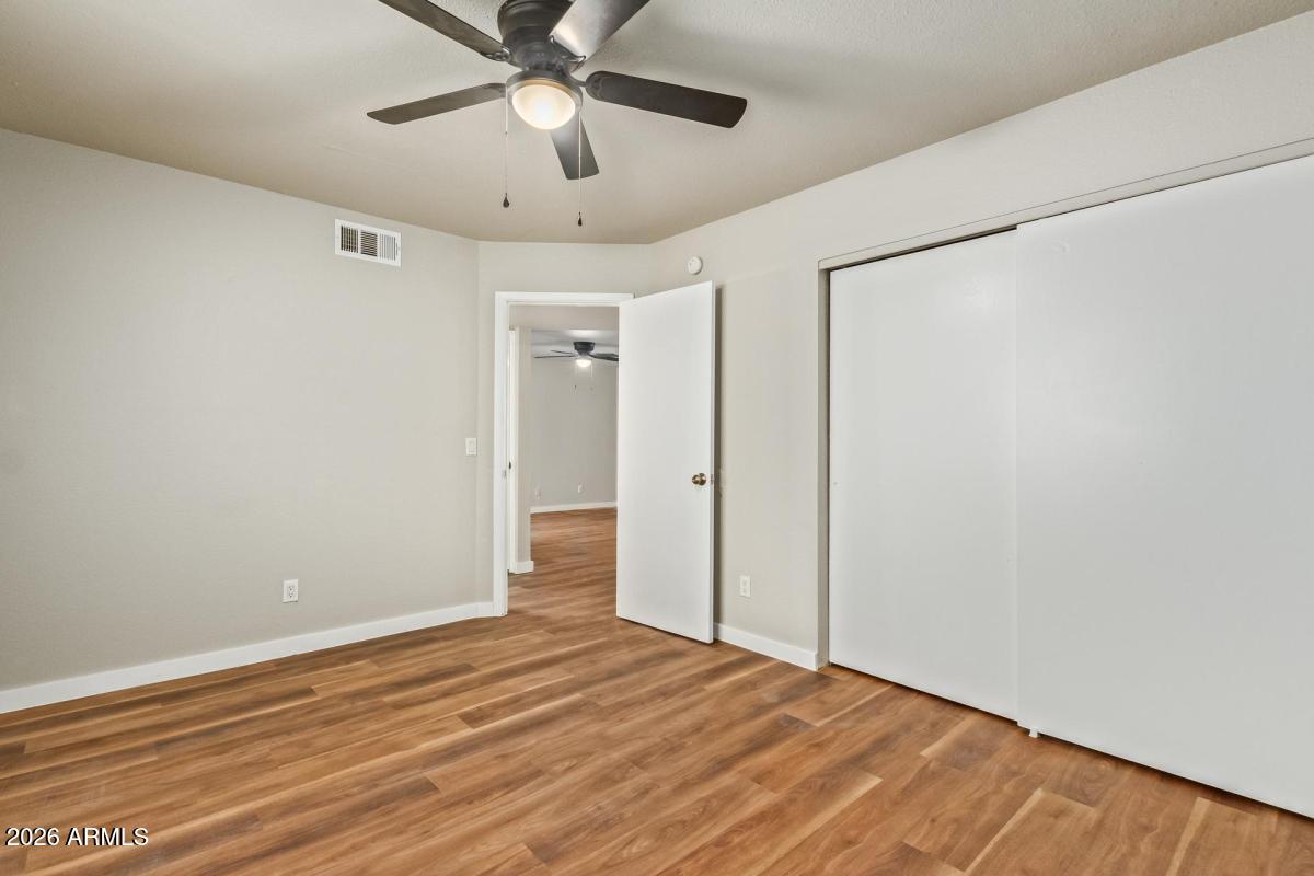 2223 W DORA Street