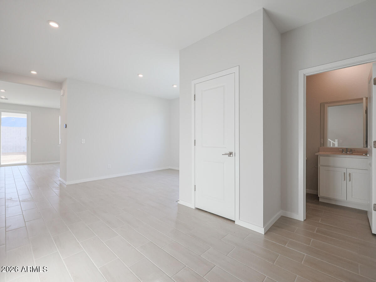 23043 W POTTER Drive