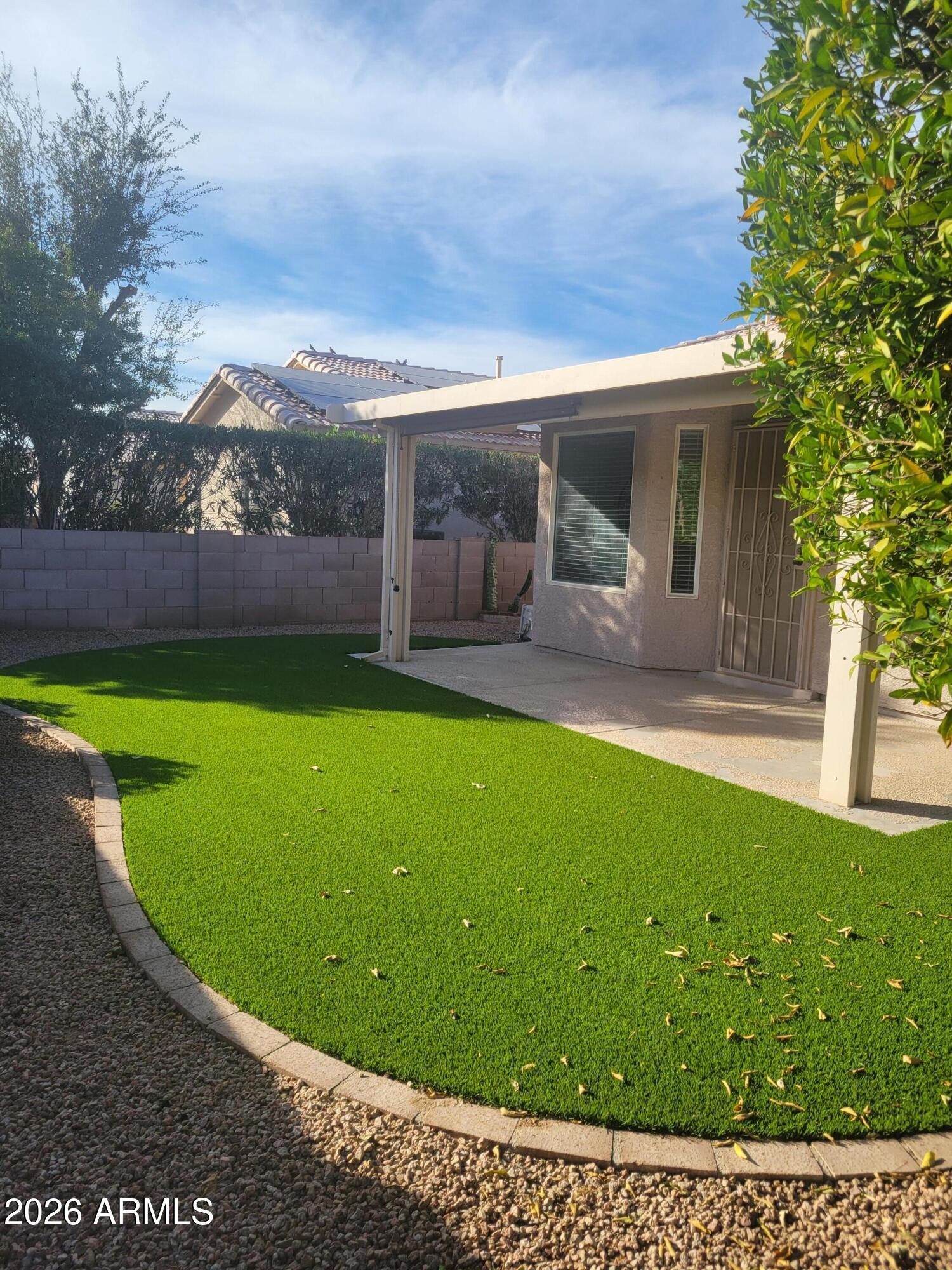 1435 E AUGUSTA Avenue