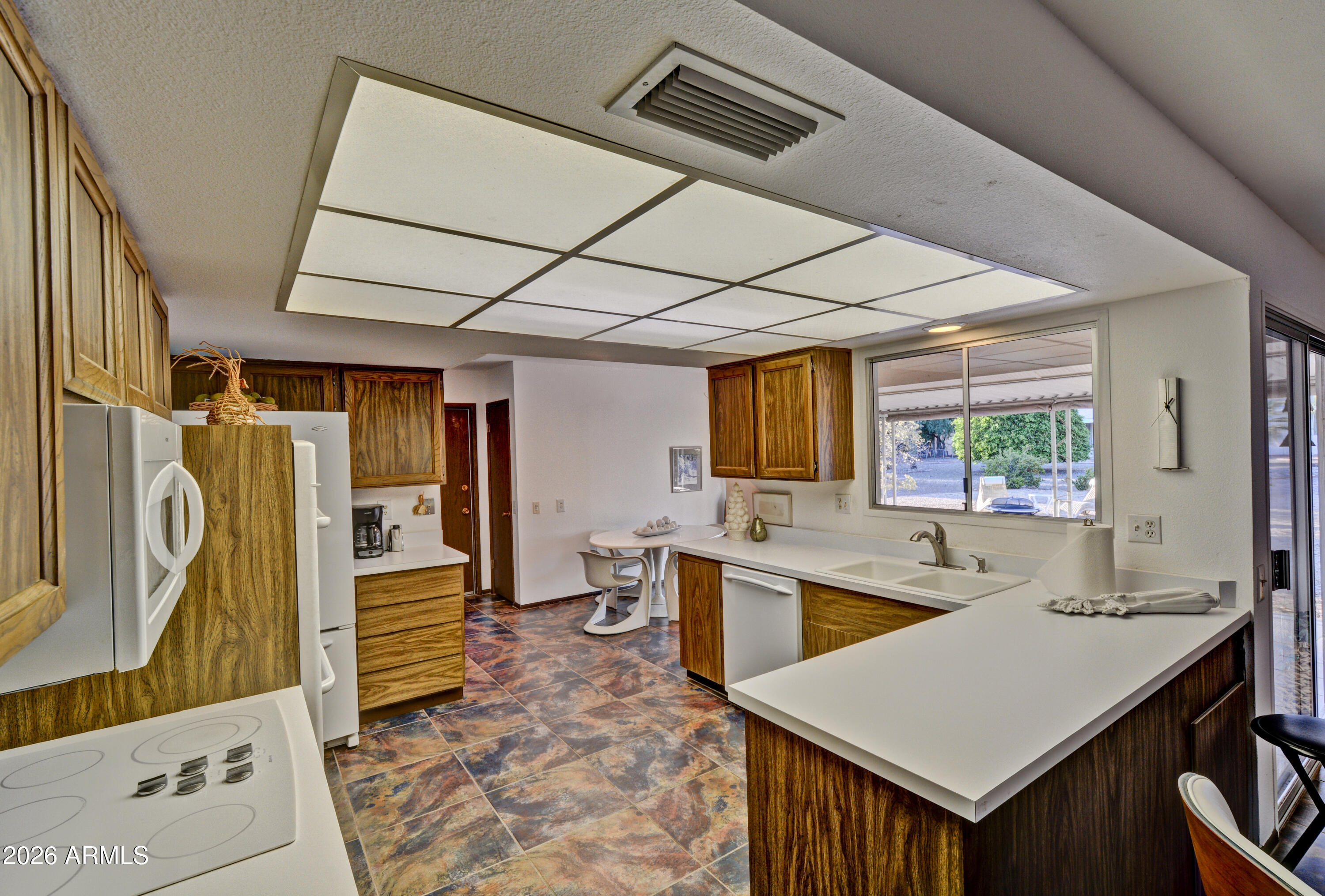 10122 W WILLOWCREEK Circle