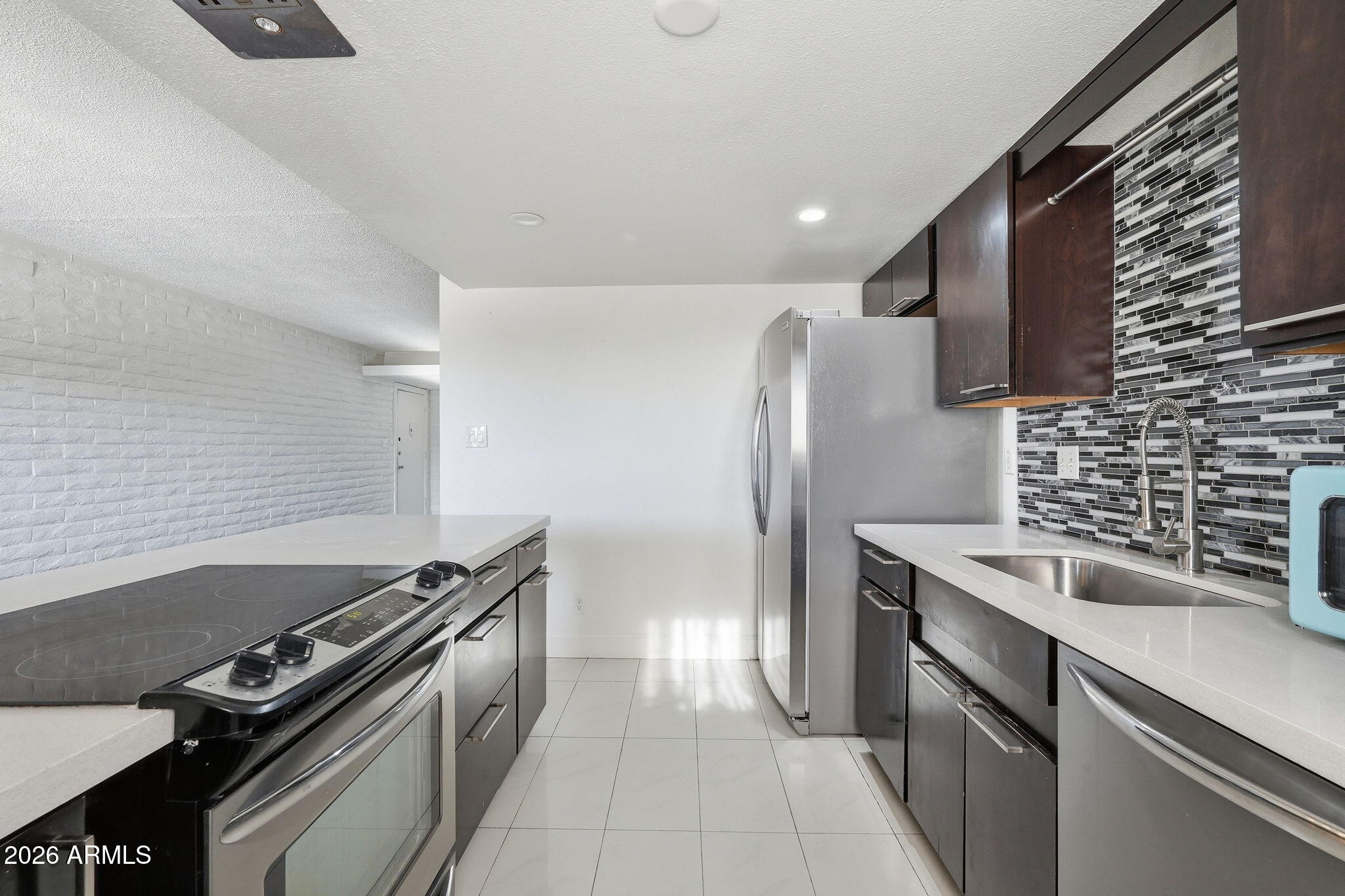 1901 E Missouri Avenue 204