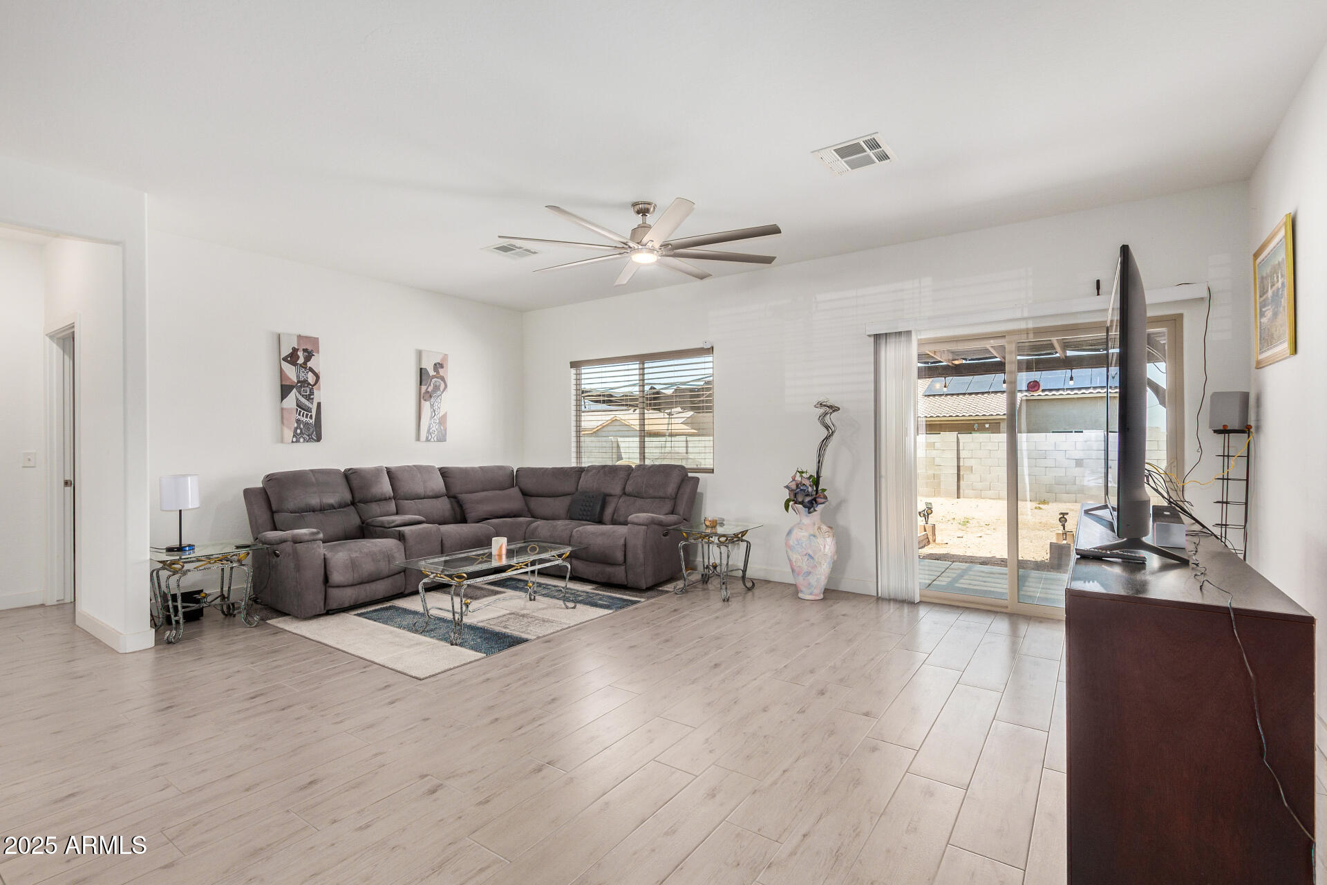 5614 E RED BIRD Lane