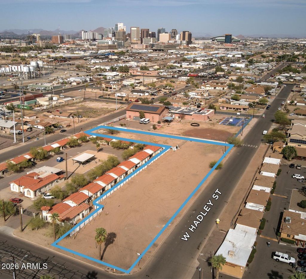 Photo of Xxx N 17th Avenue #-, Phoenix, AZ 85007 (MLS # 7020877)