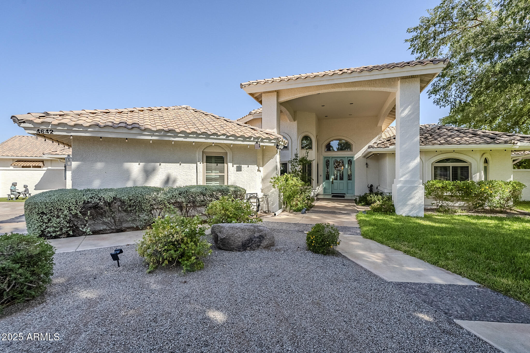 4642 W PARK VIEW Circle